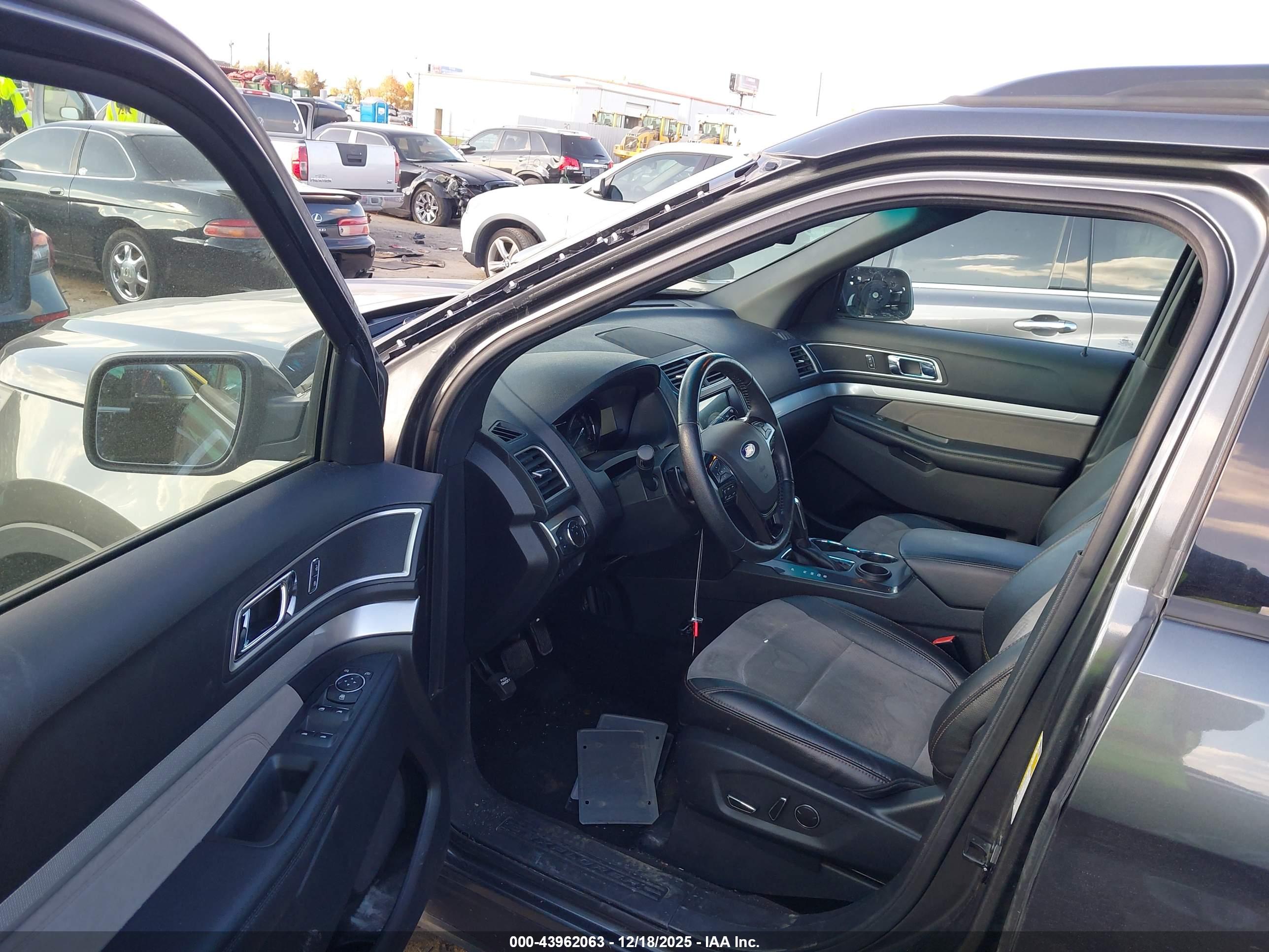 FORD EXPLORER image 5