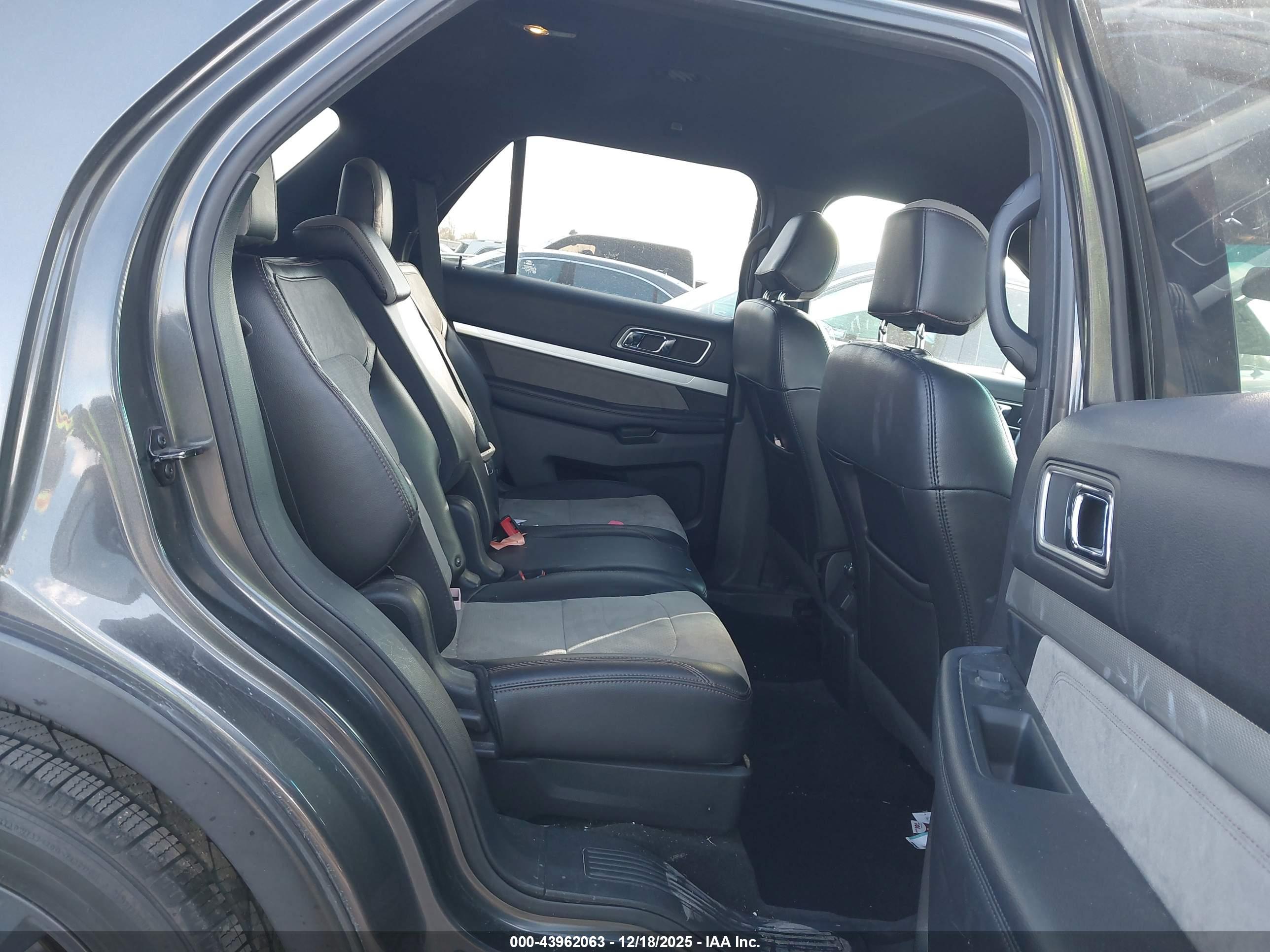 FORD EXPLORER image 8