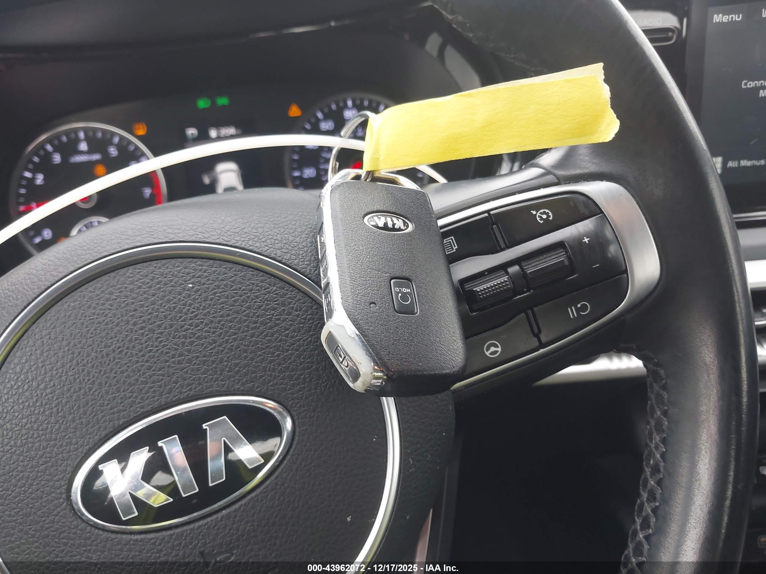 KIA K5 image 11