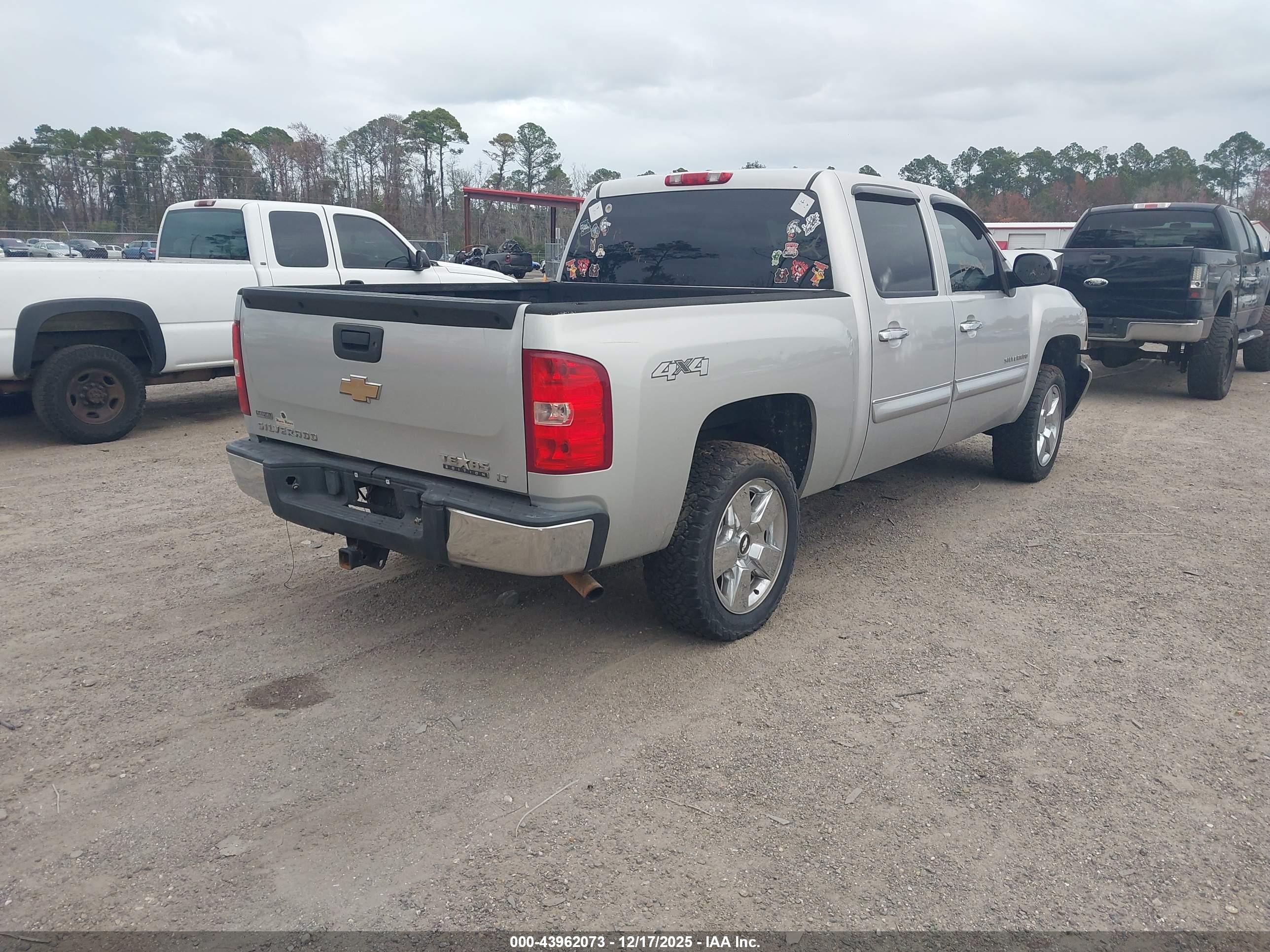 CHEVROLET SILVERADO image 4