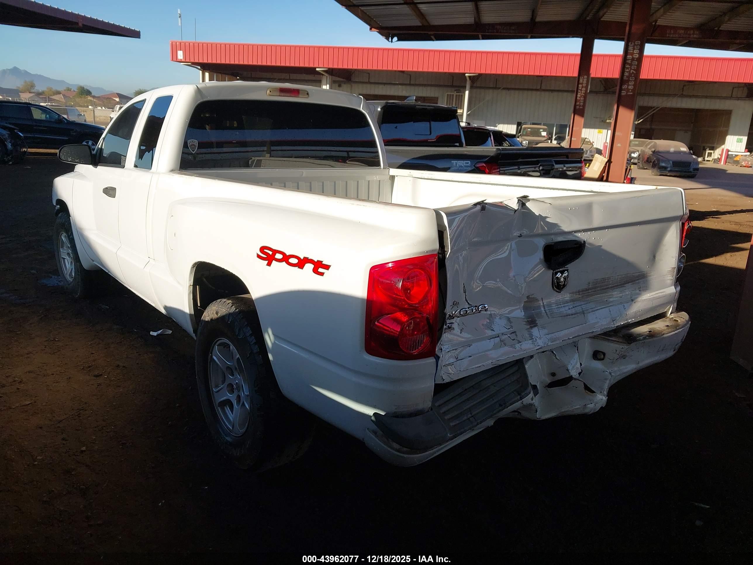 DODGE DAKOTA image 3