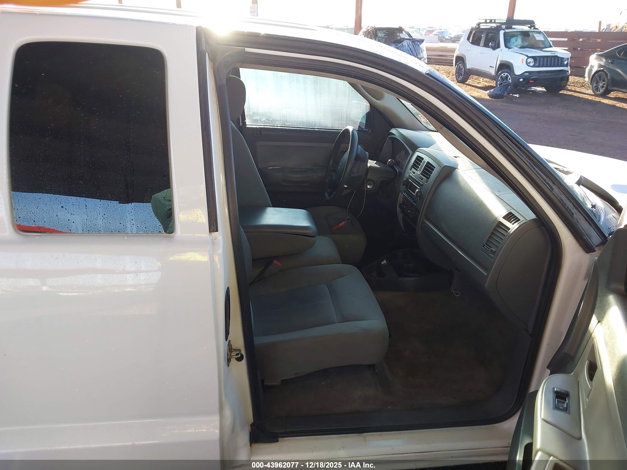DODGE DAKOTA image 5