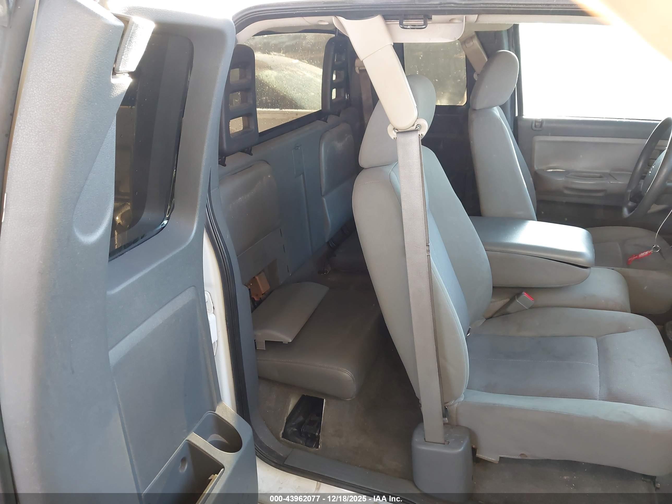 DODGE DAKOTA image 8