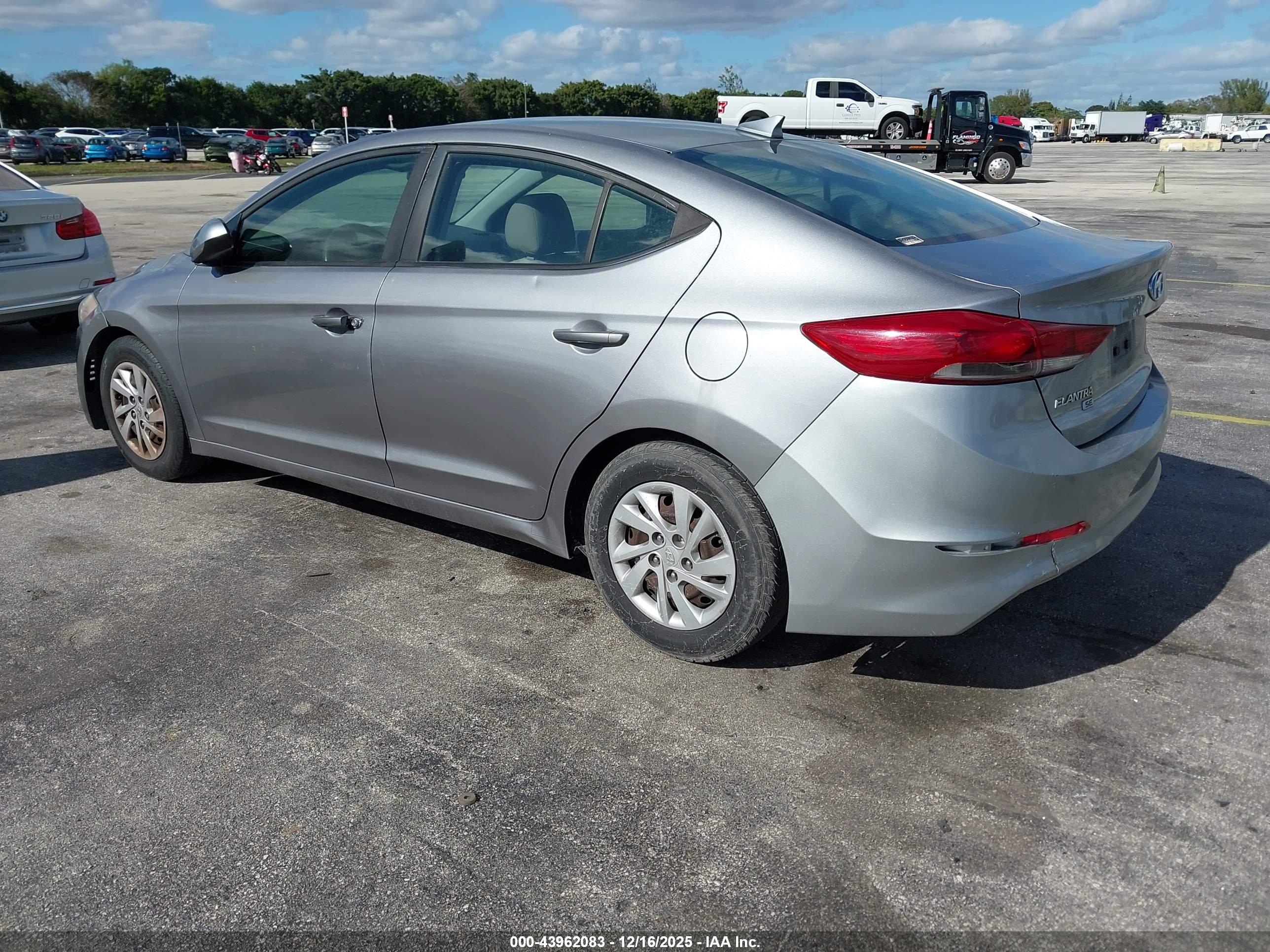HYUNDAI ELANTRA image 3