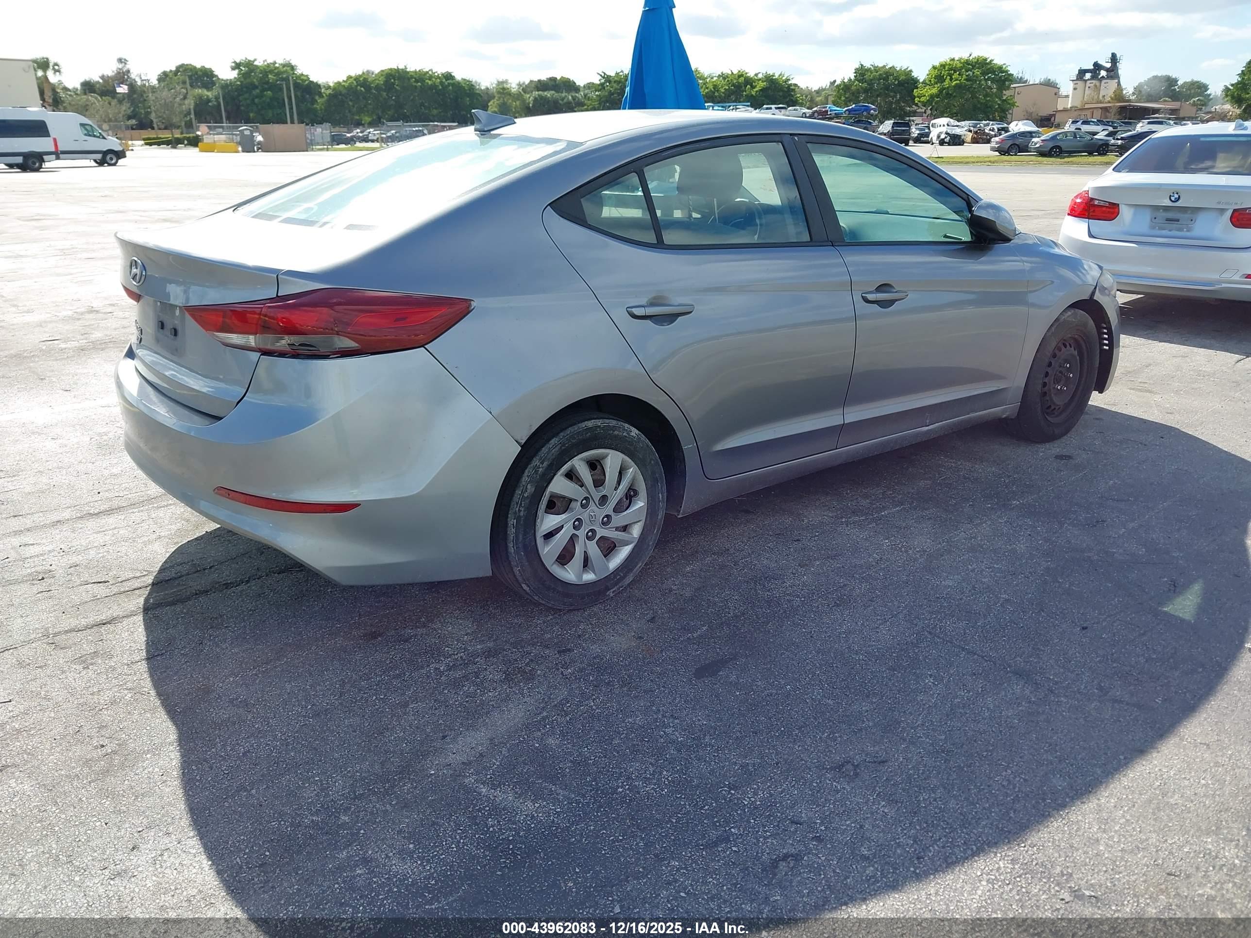 HYUNDAI ELANTRA image 4