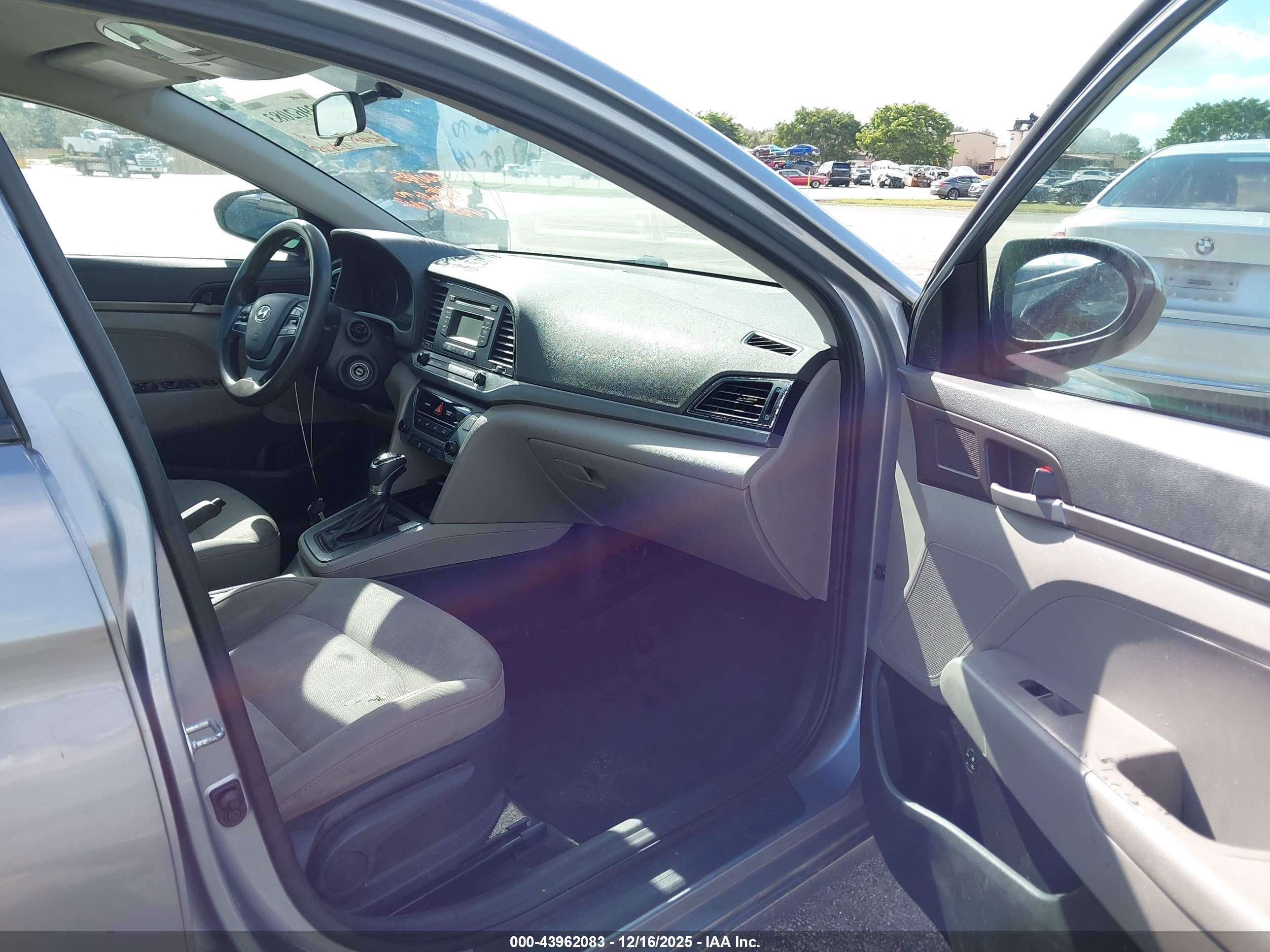 HYUNDAI ELANTRA image 5