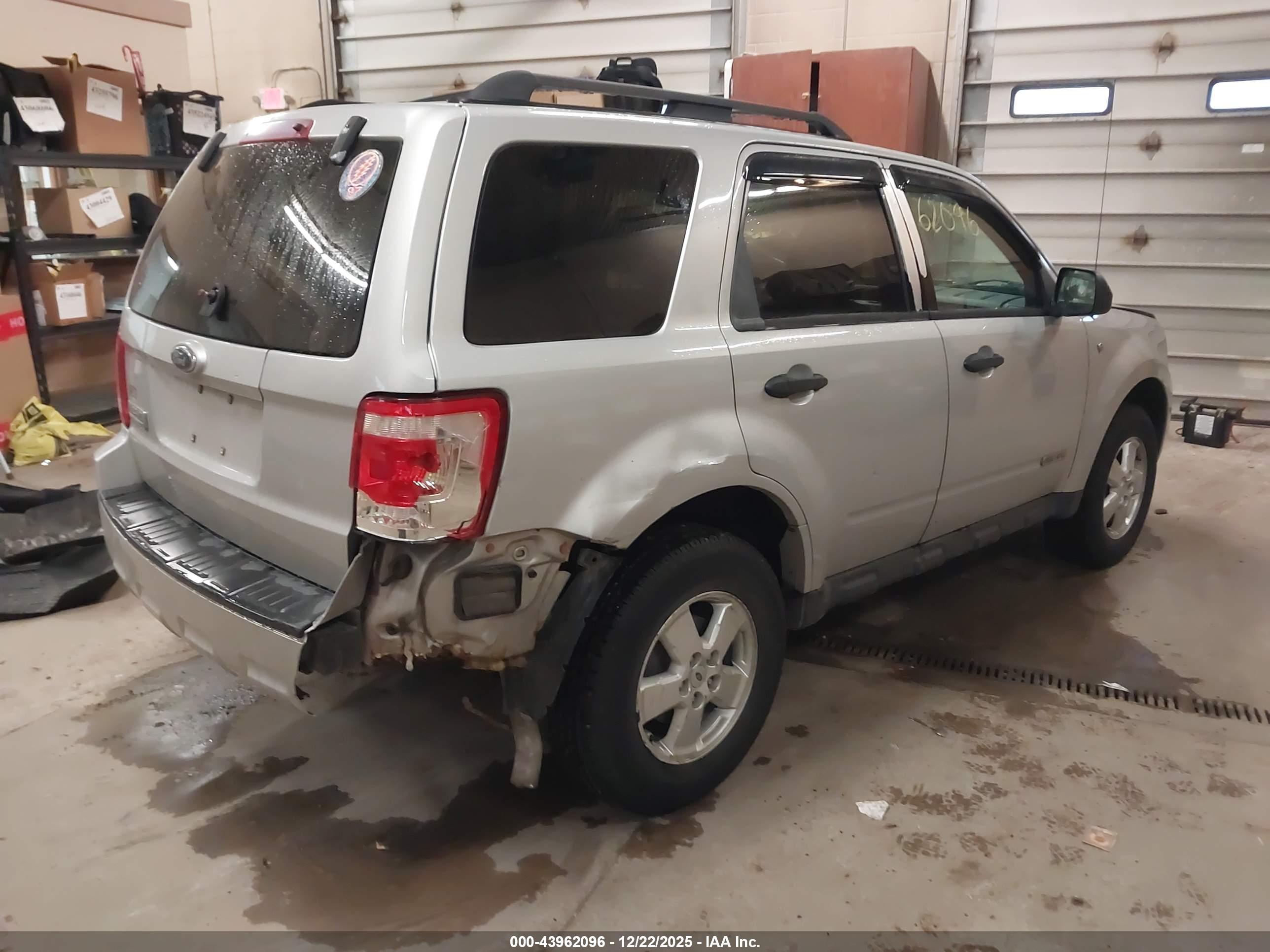 FORD ESCAPE image 4