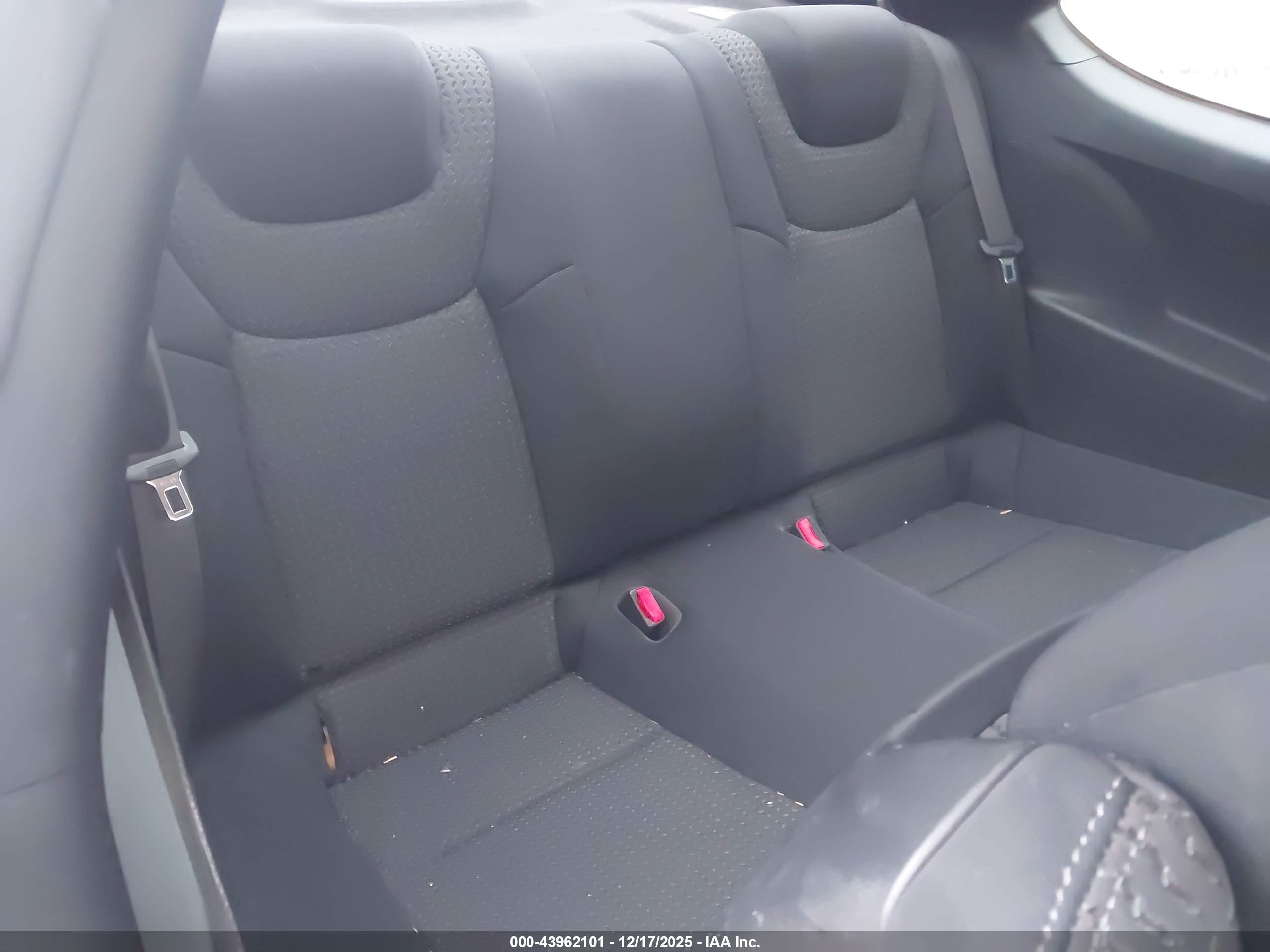 HYUNDAI GENESIS image 8