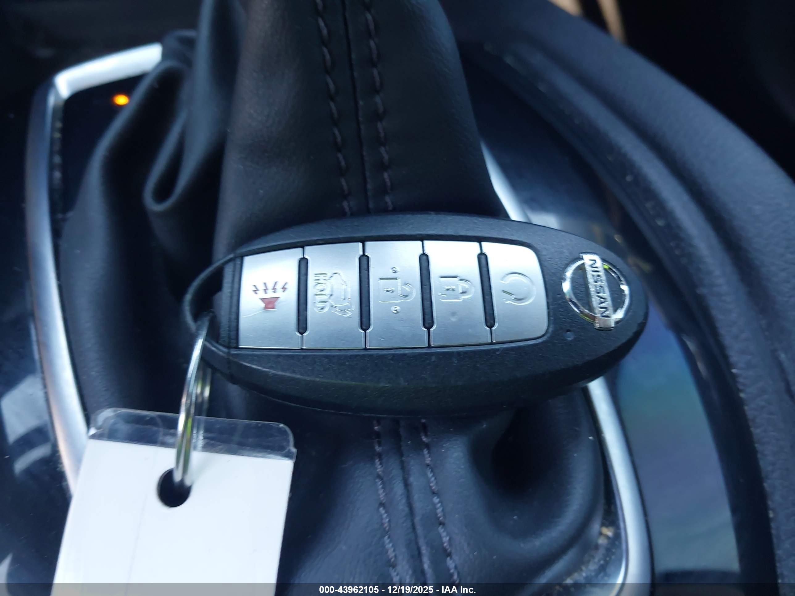 NISSAN ROGUE image 11