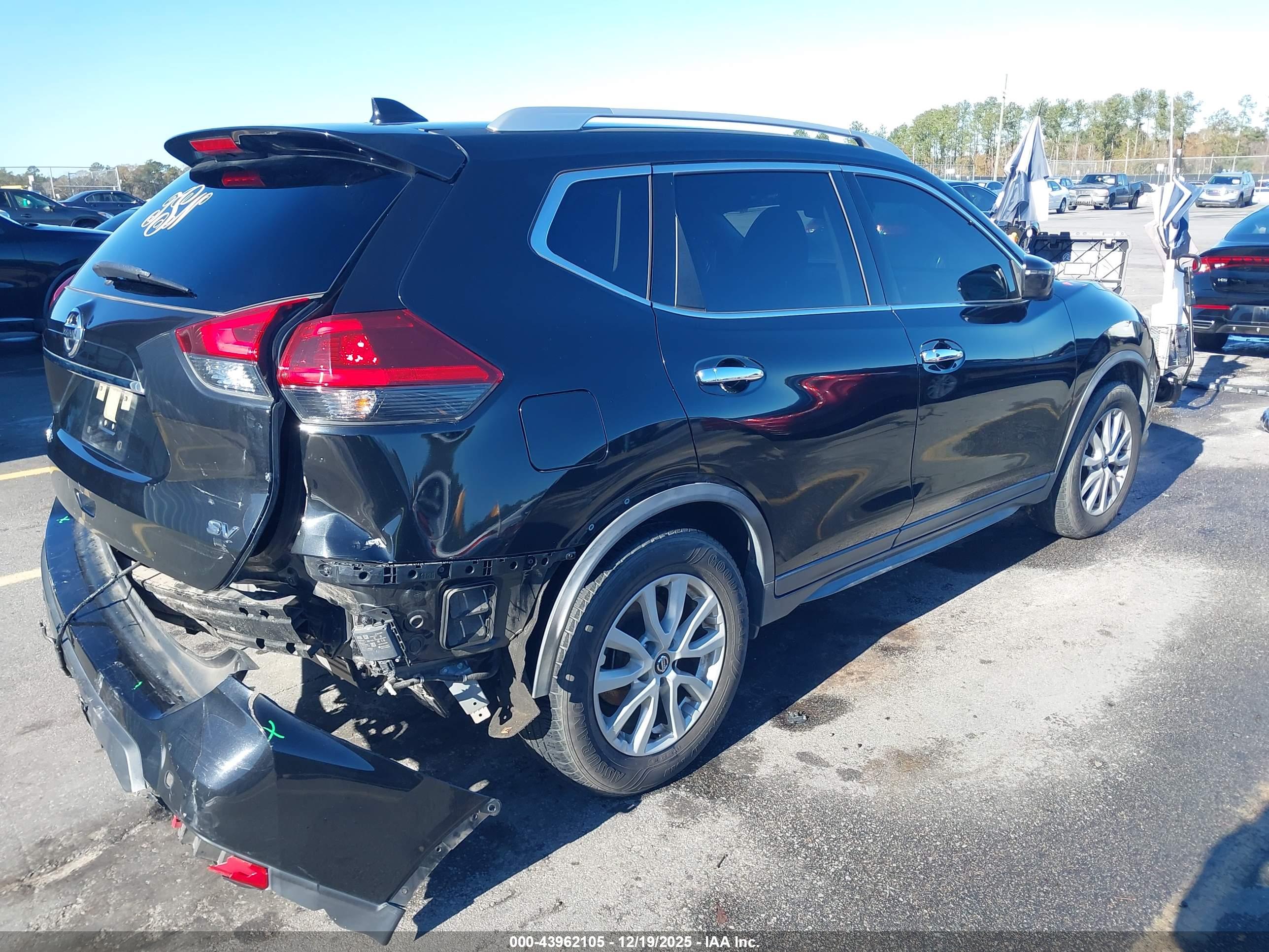 NISSAN ROGUE image 4