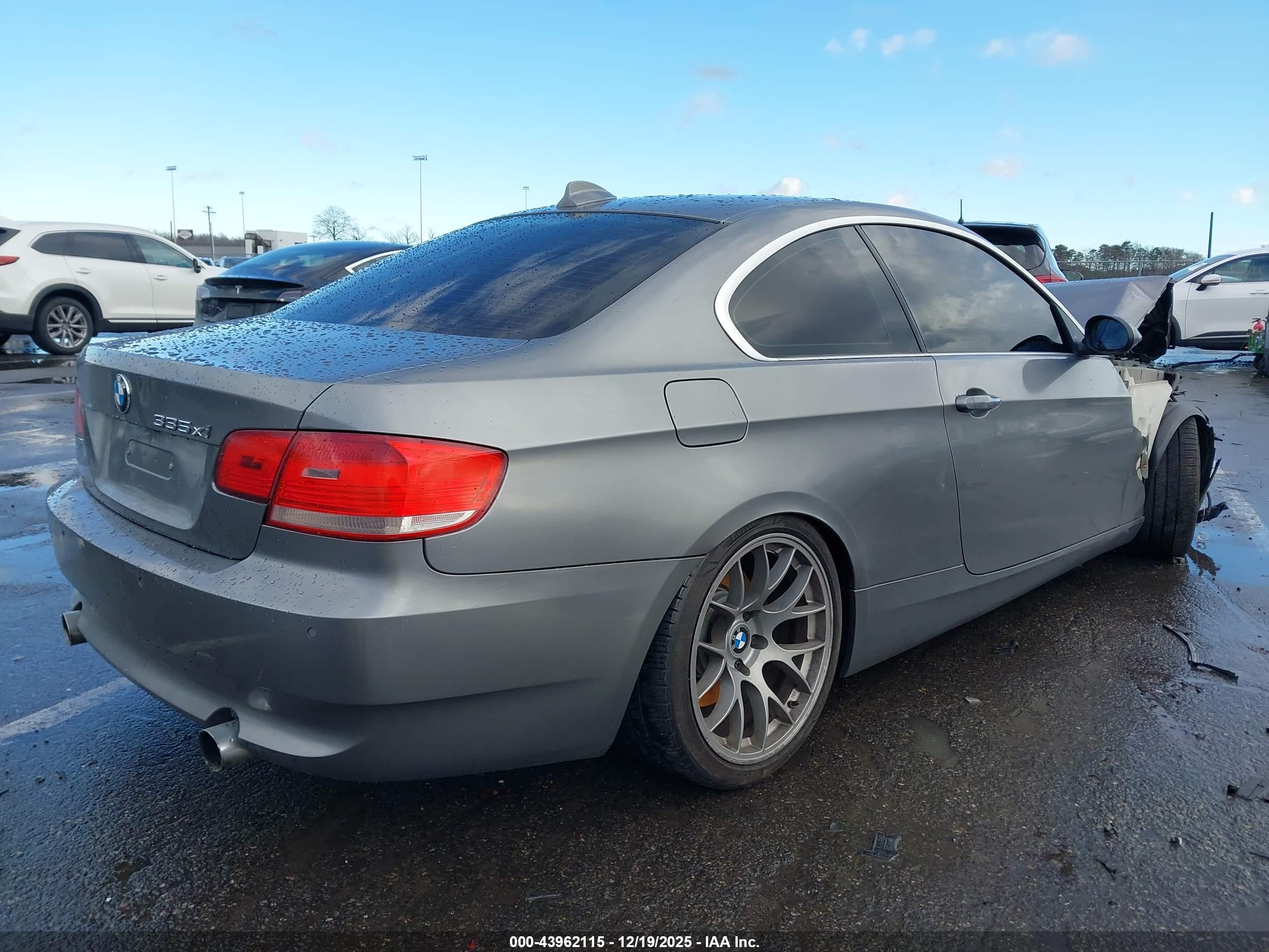 BMW 335XI image 4