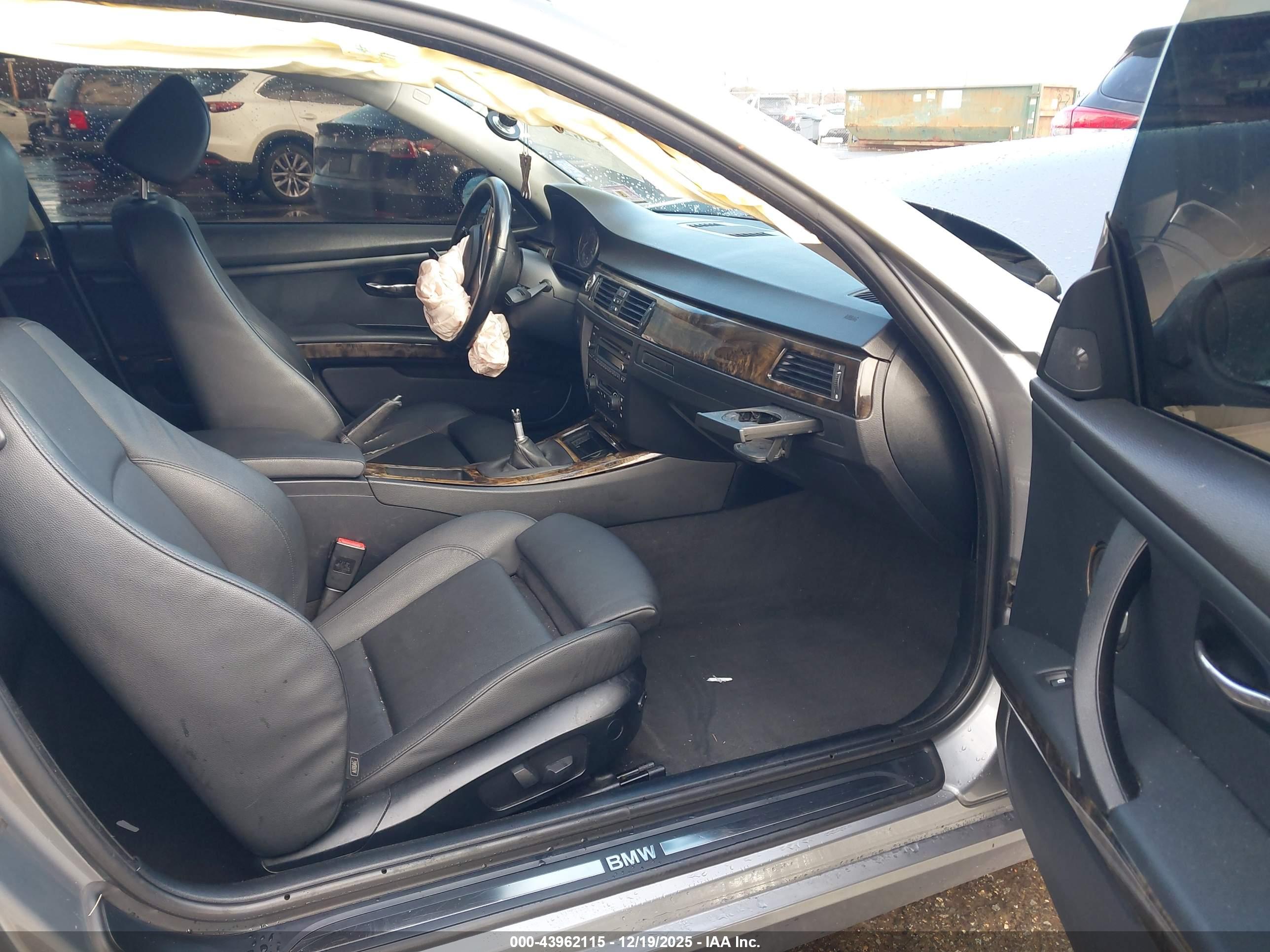 BMW 335XI image 5