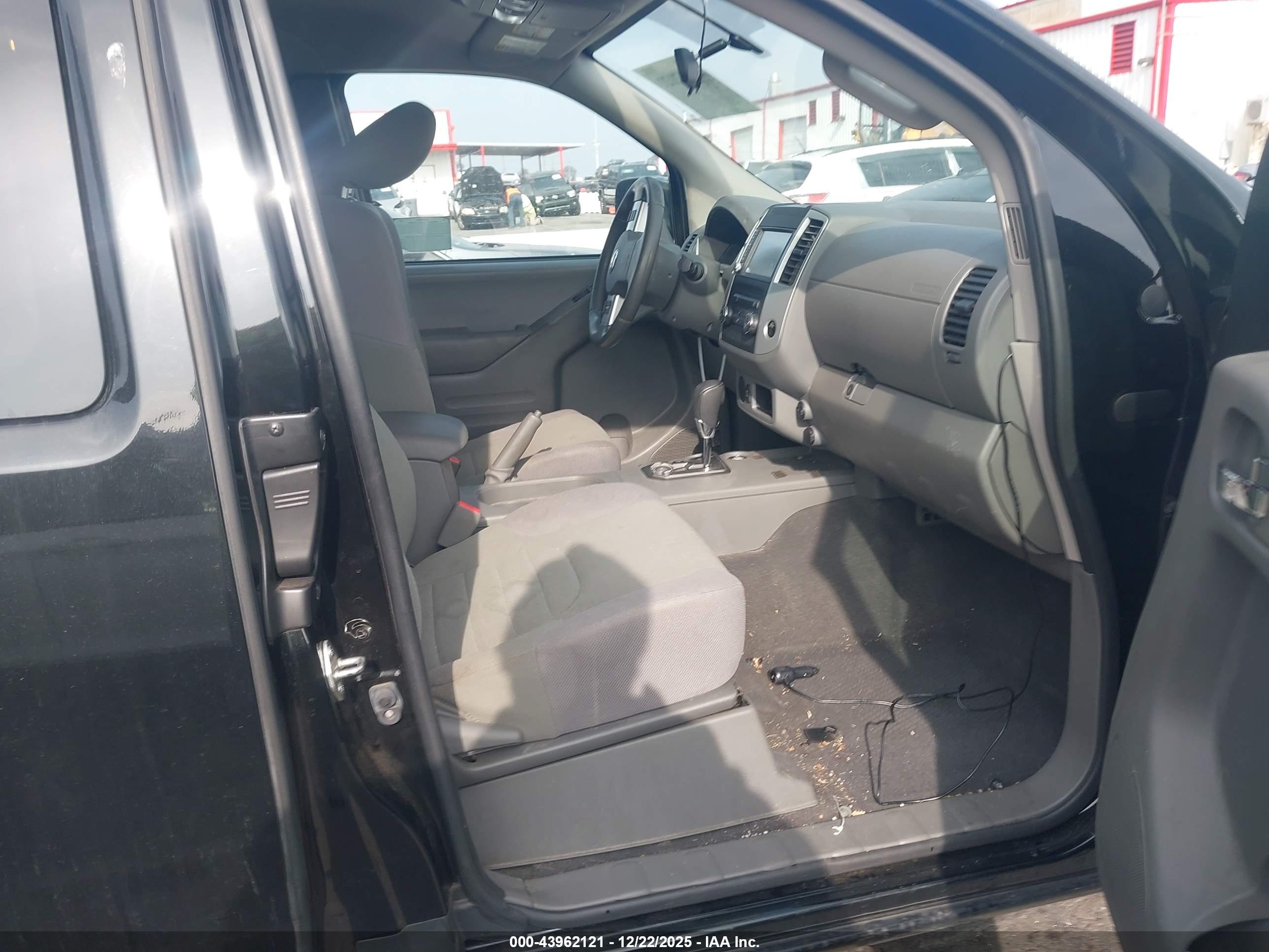 NISSAN FRONTIER image 5