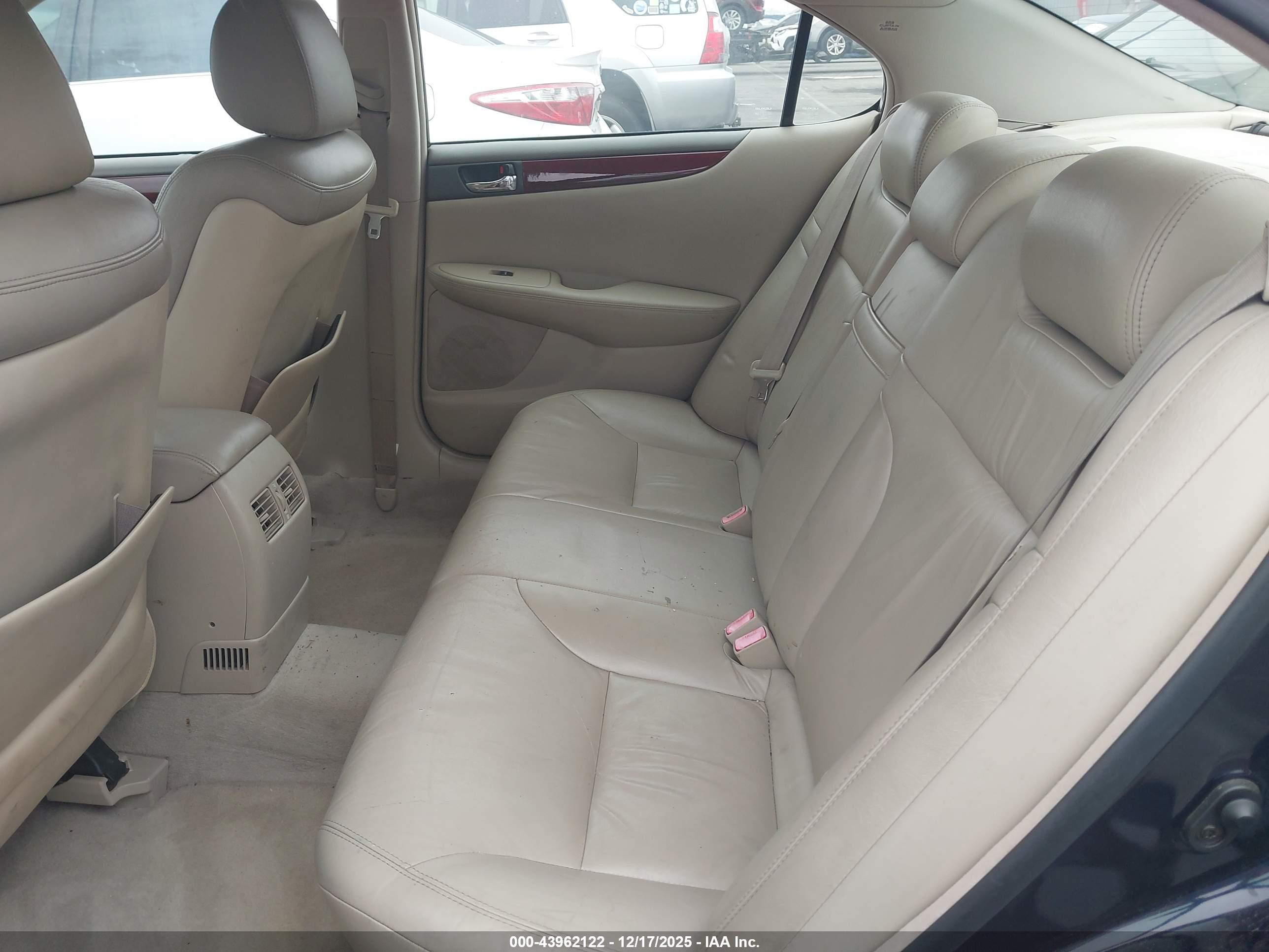 LEXUS ES image 8