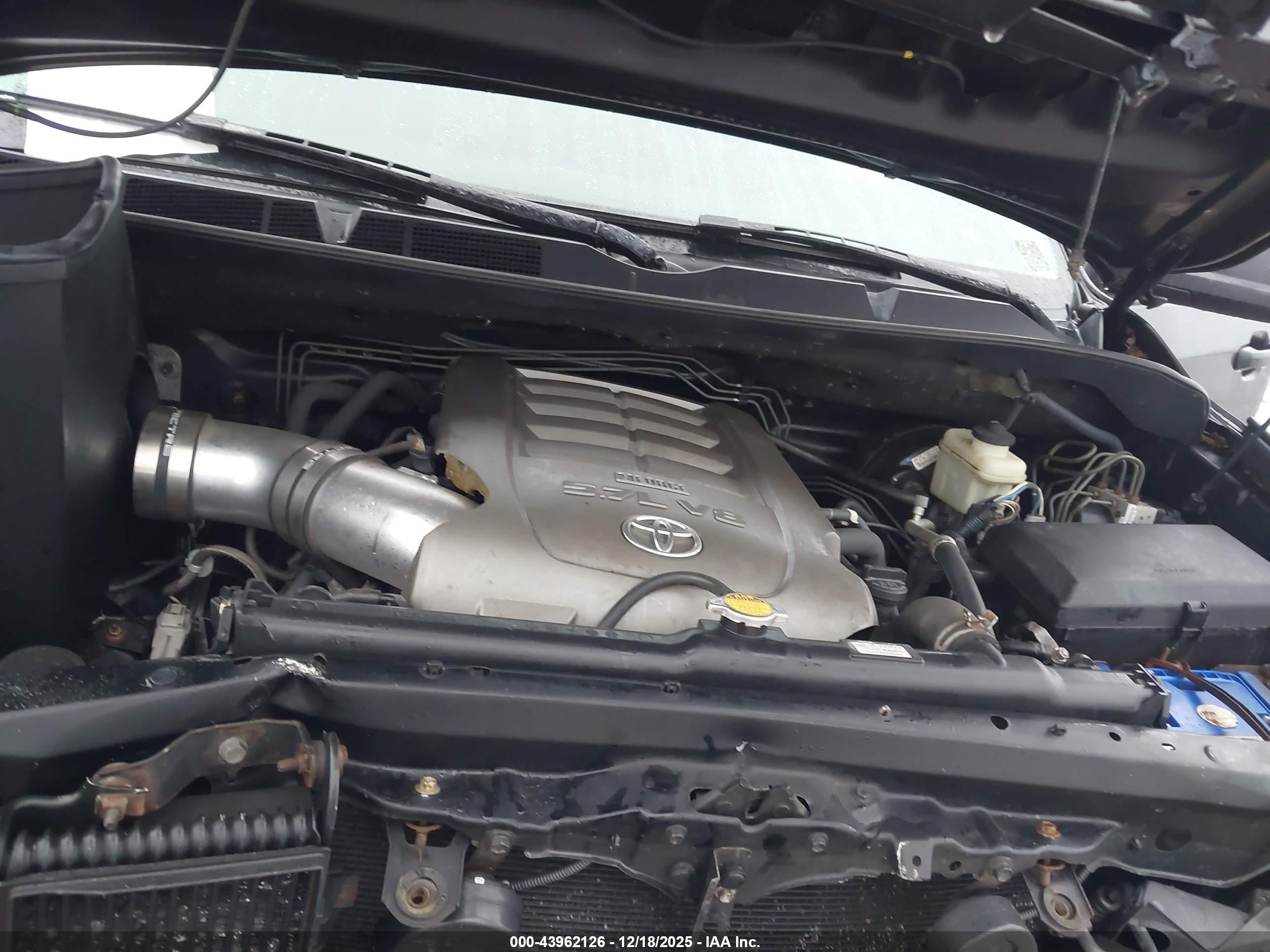 TOYOTA TUNDRA image 10
