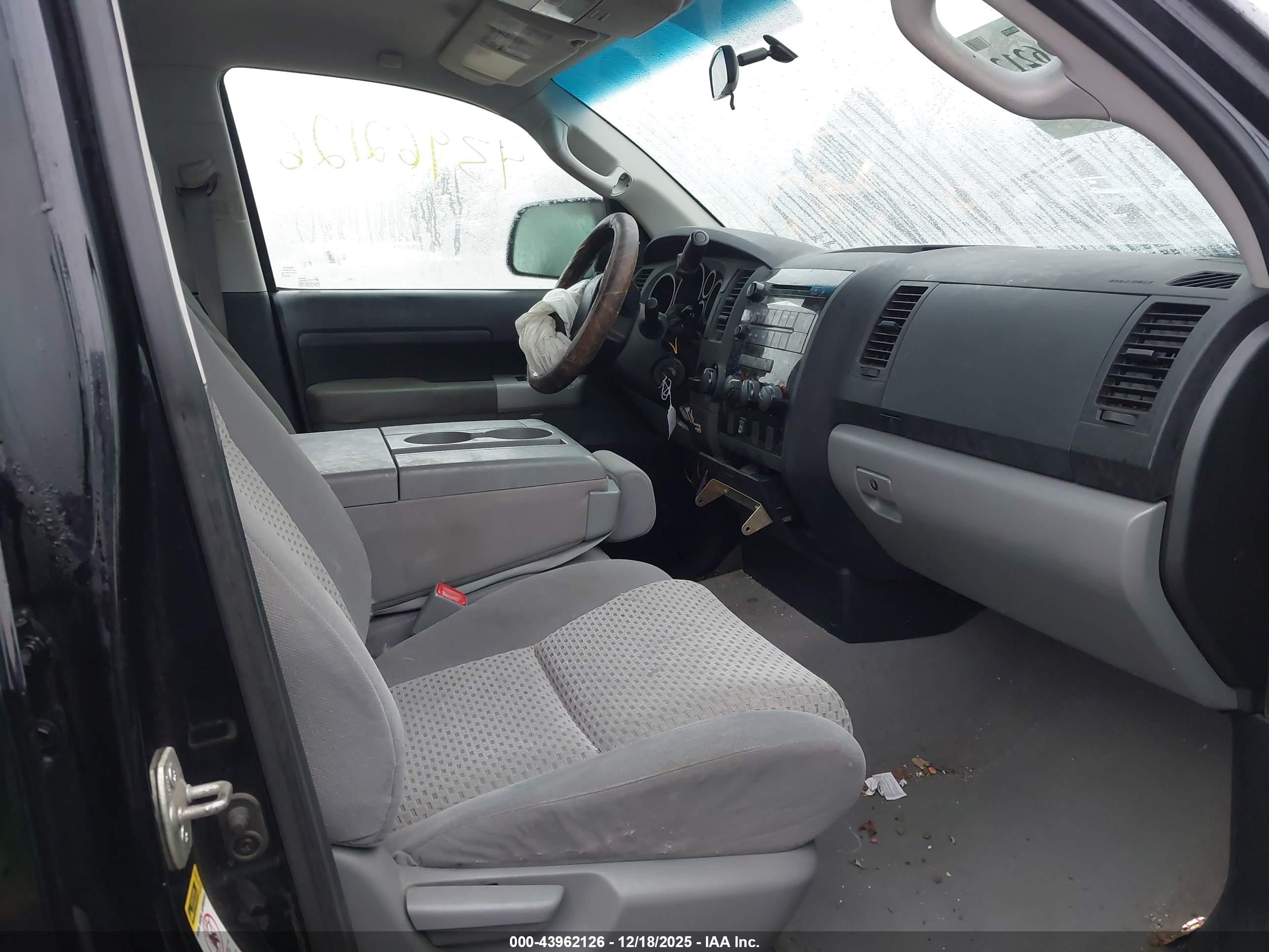 TOYOTA TUNDRA image 5