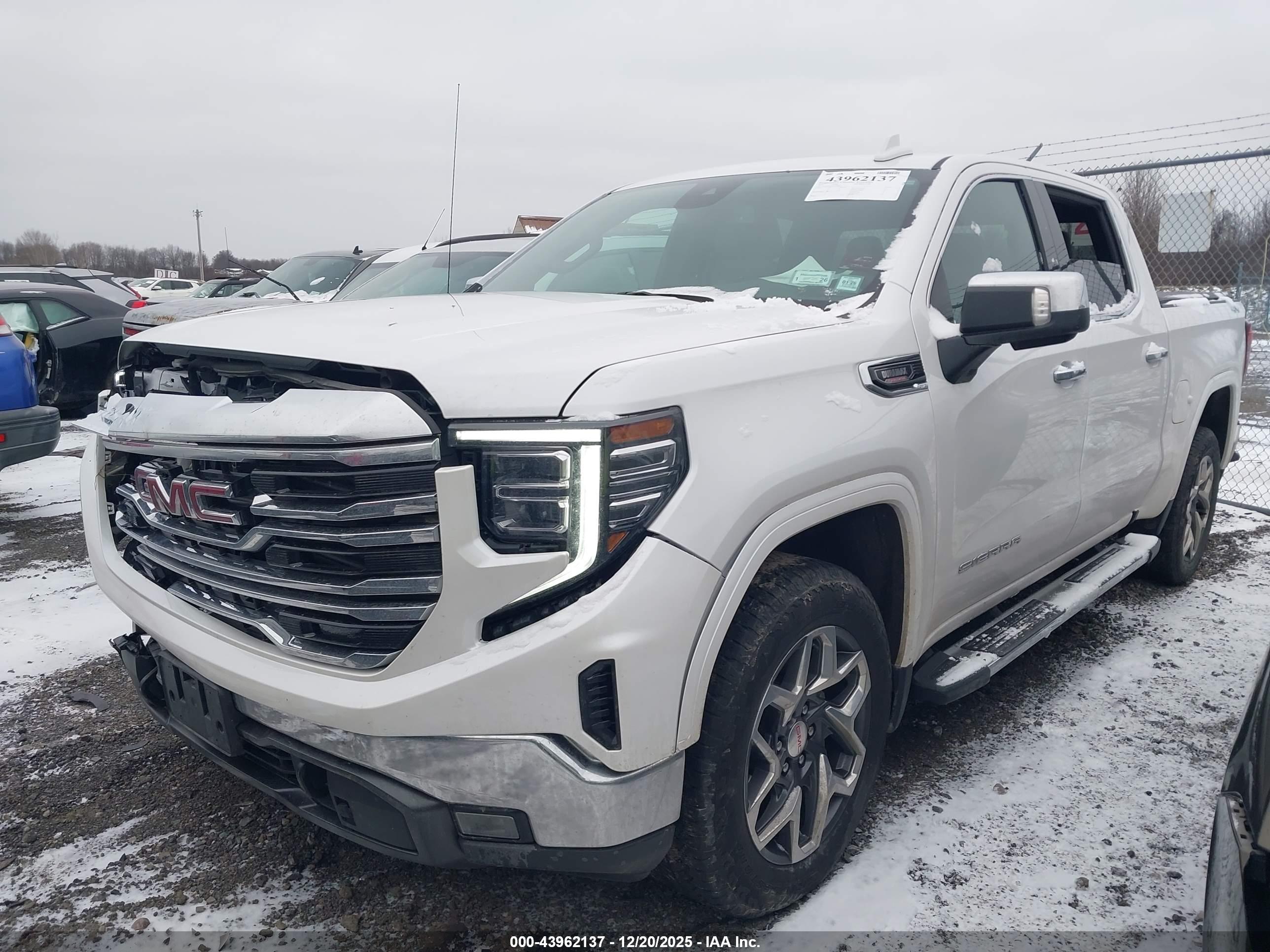 GMC SIERRA image 2
