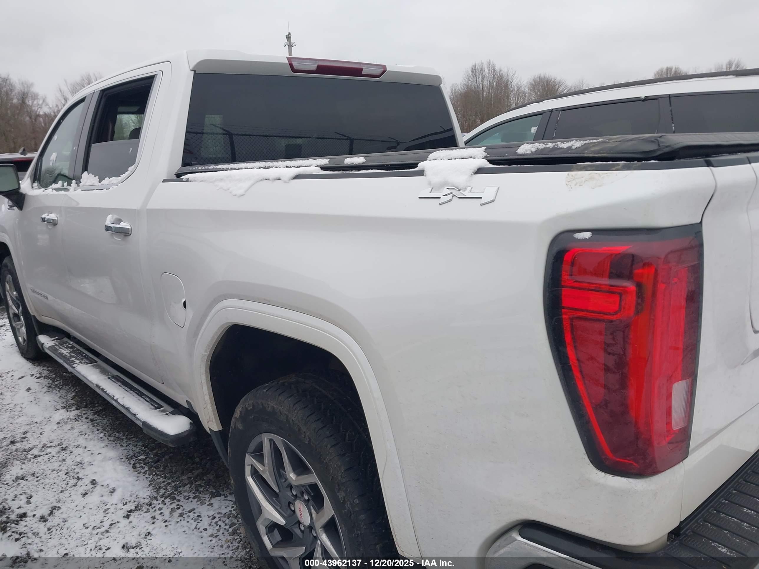 GMC SIERRA image 3