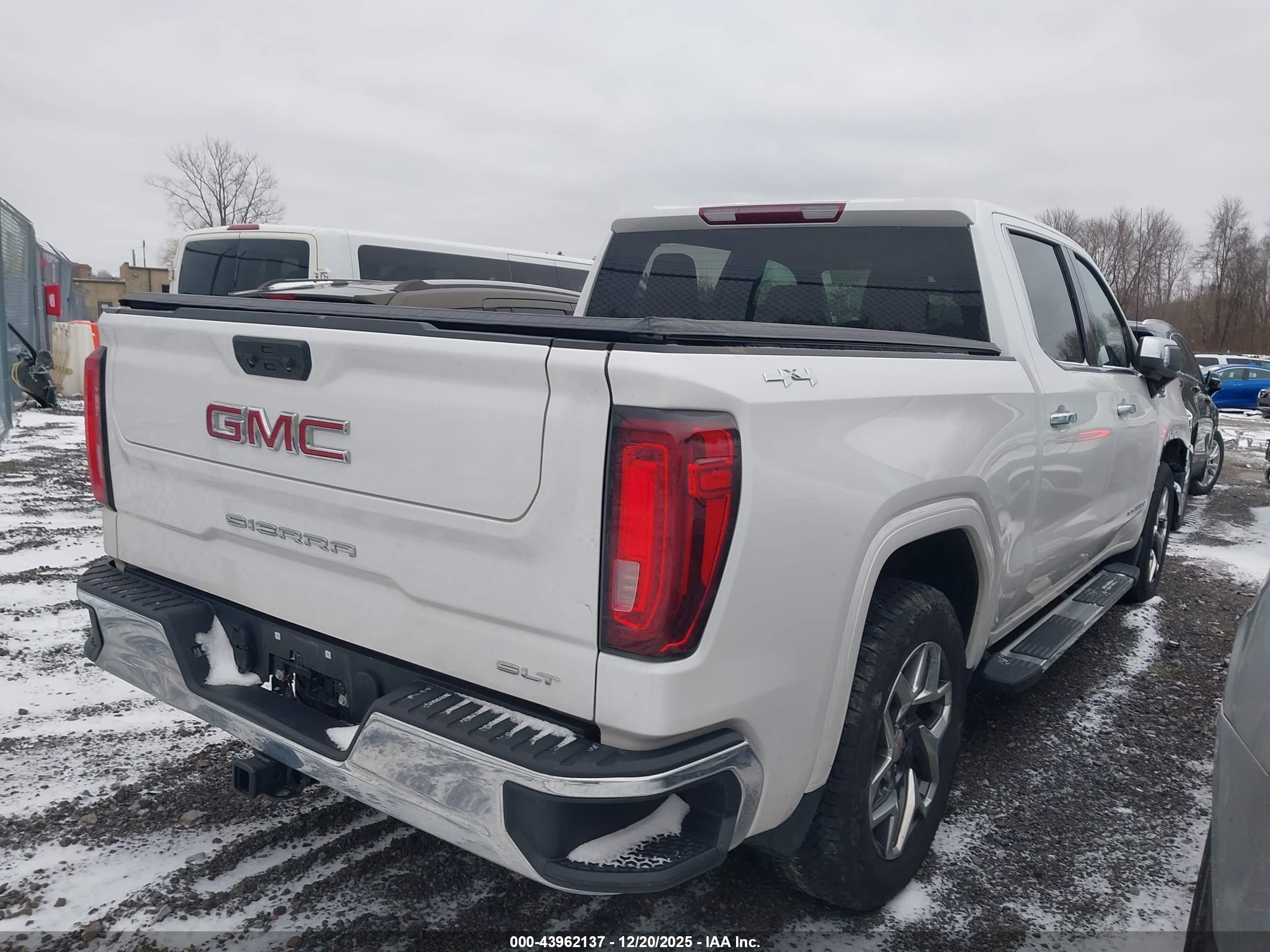 GMC SIERRA image 4