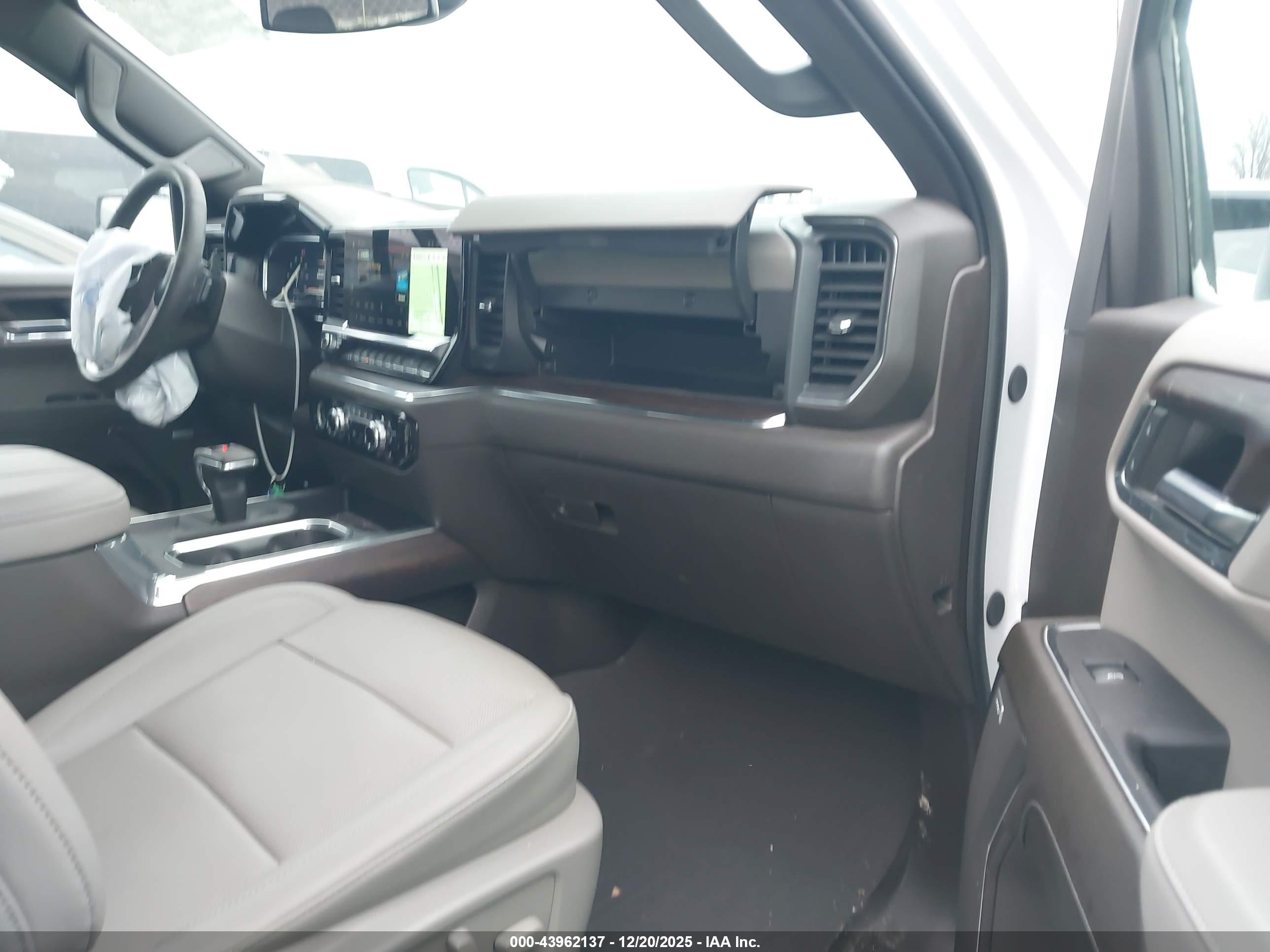 GMC SIERRA image 5