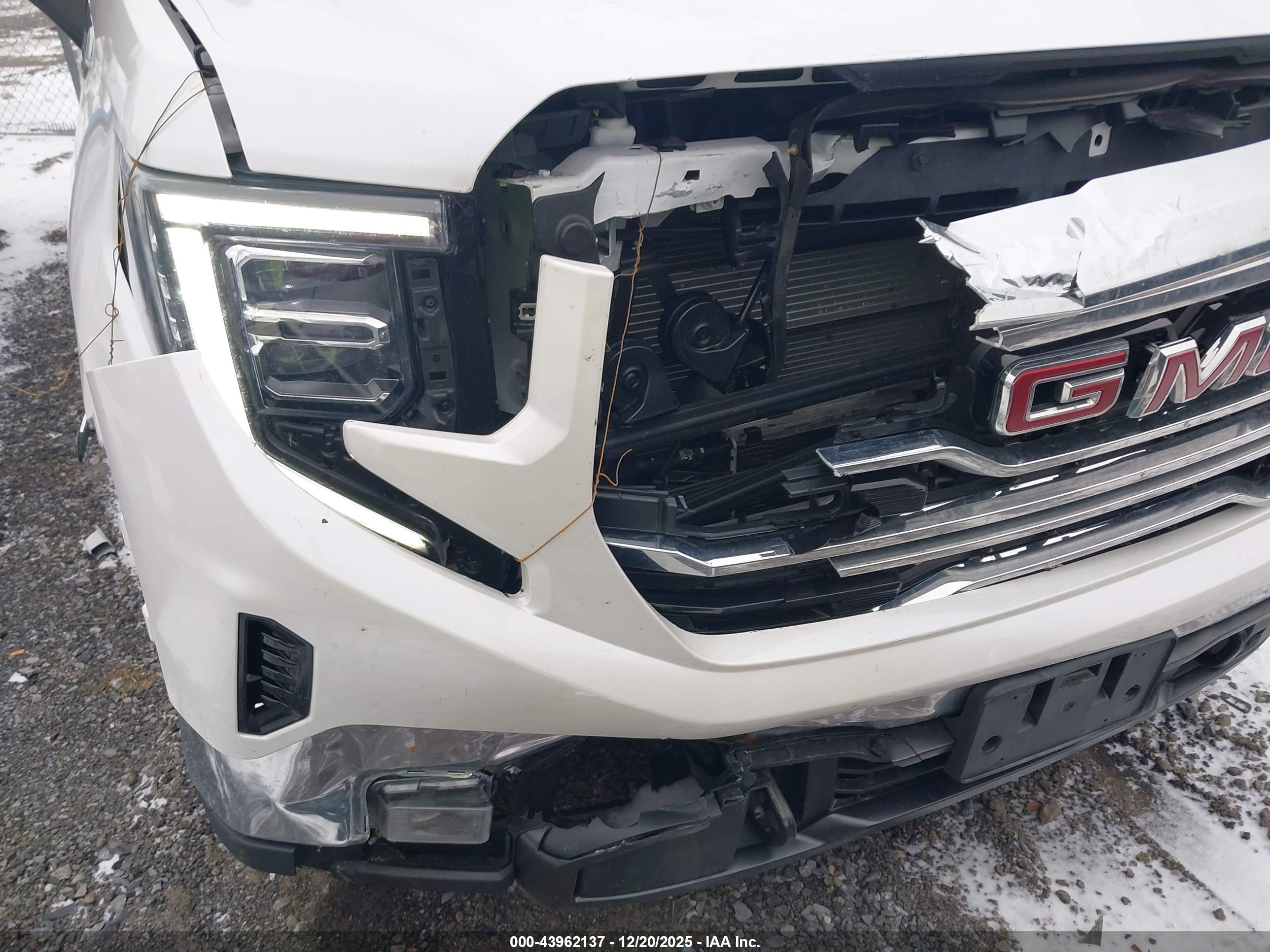 GMC SIERRA image 6