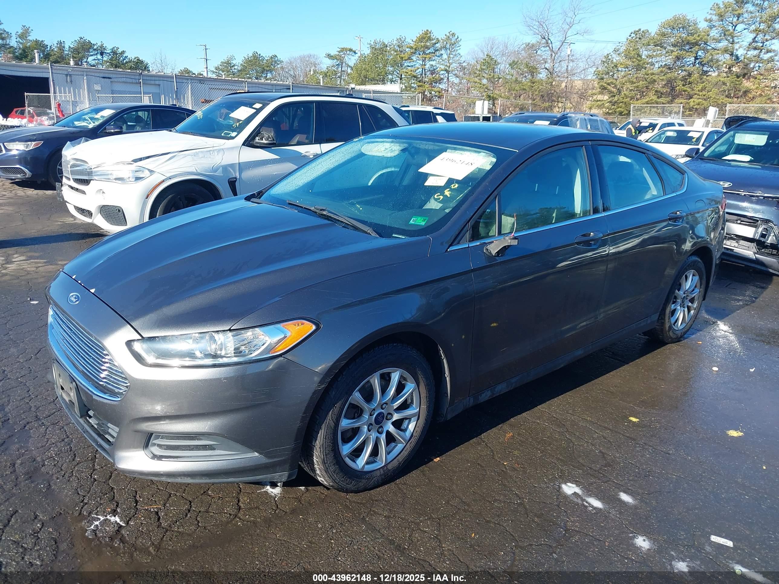 FORD FUSION image 2