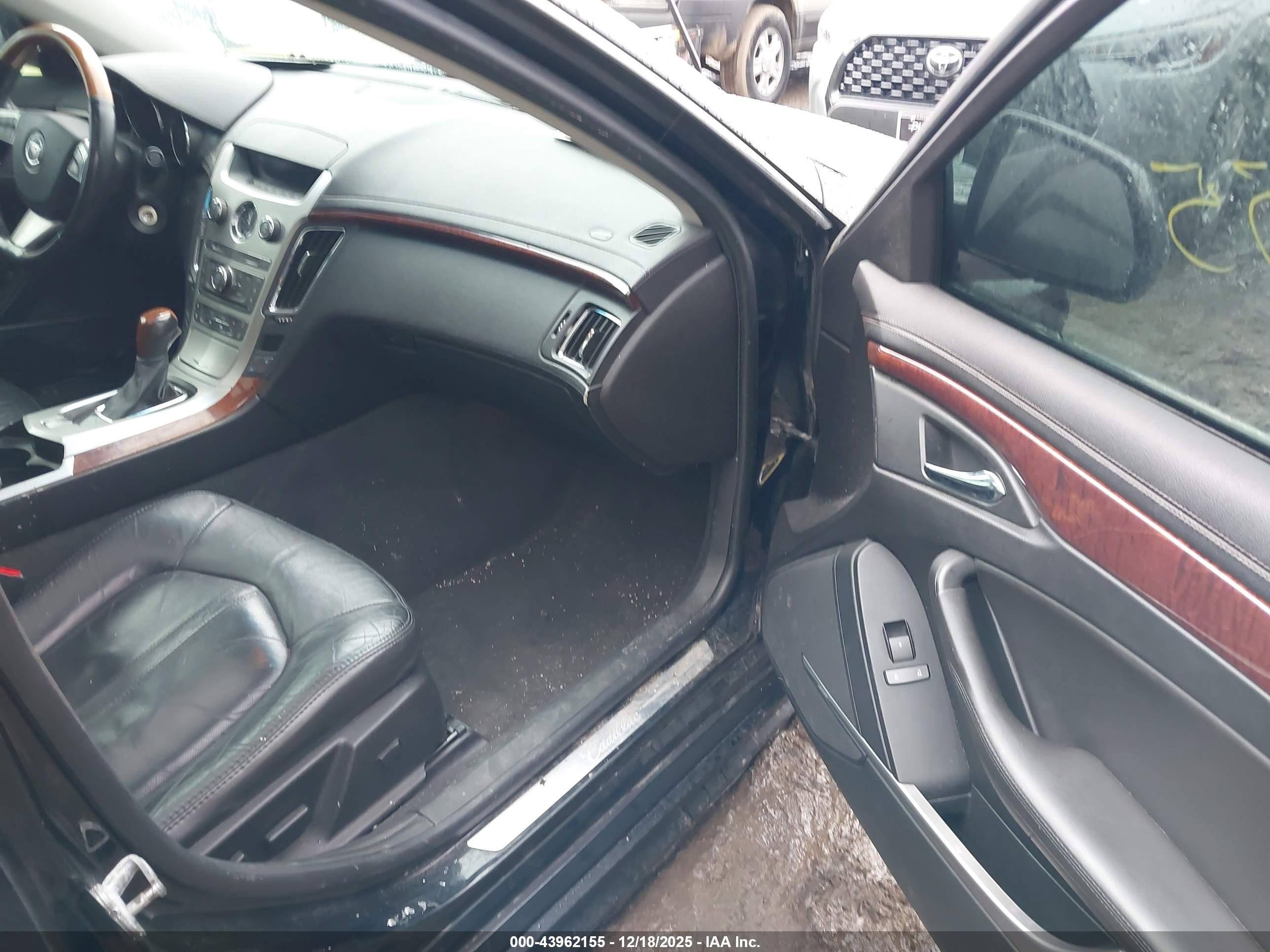 CADILLAC CTS image 5