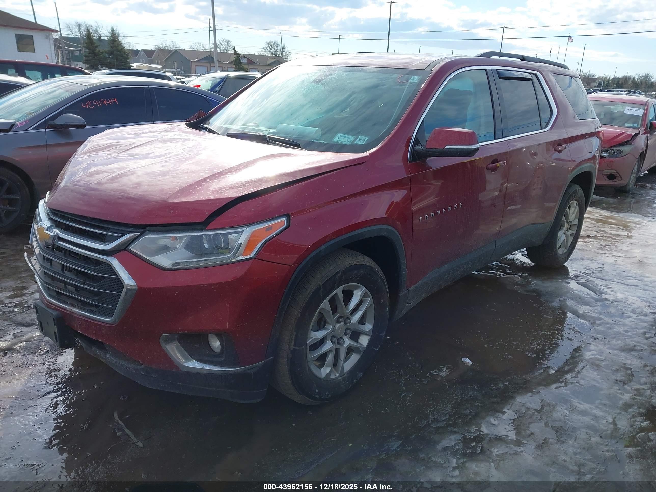 CHEVROLET TRAVERSE image 2