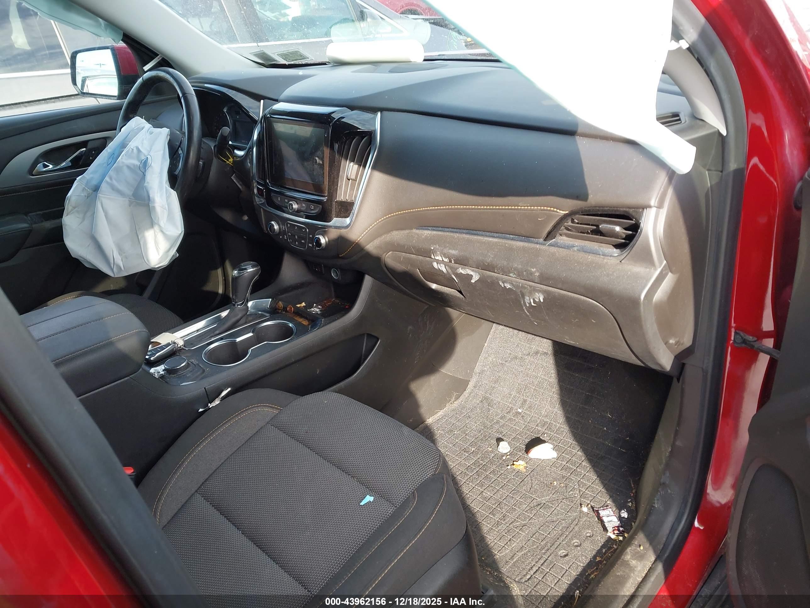CHEVROLET TRAVERSE image 5