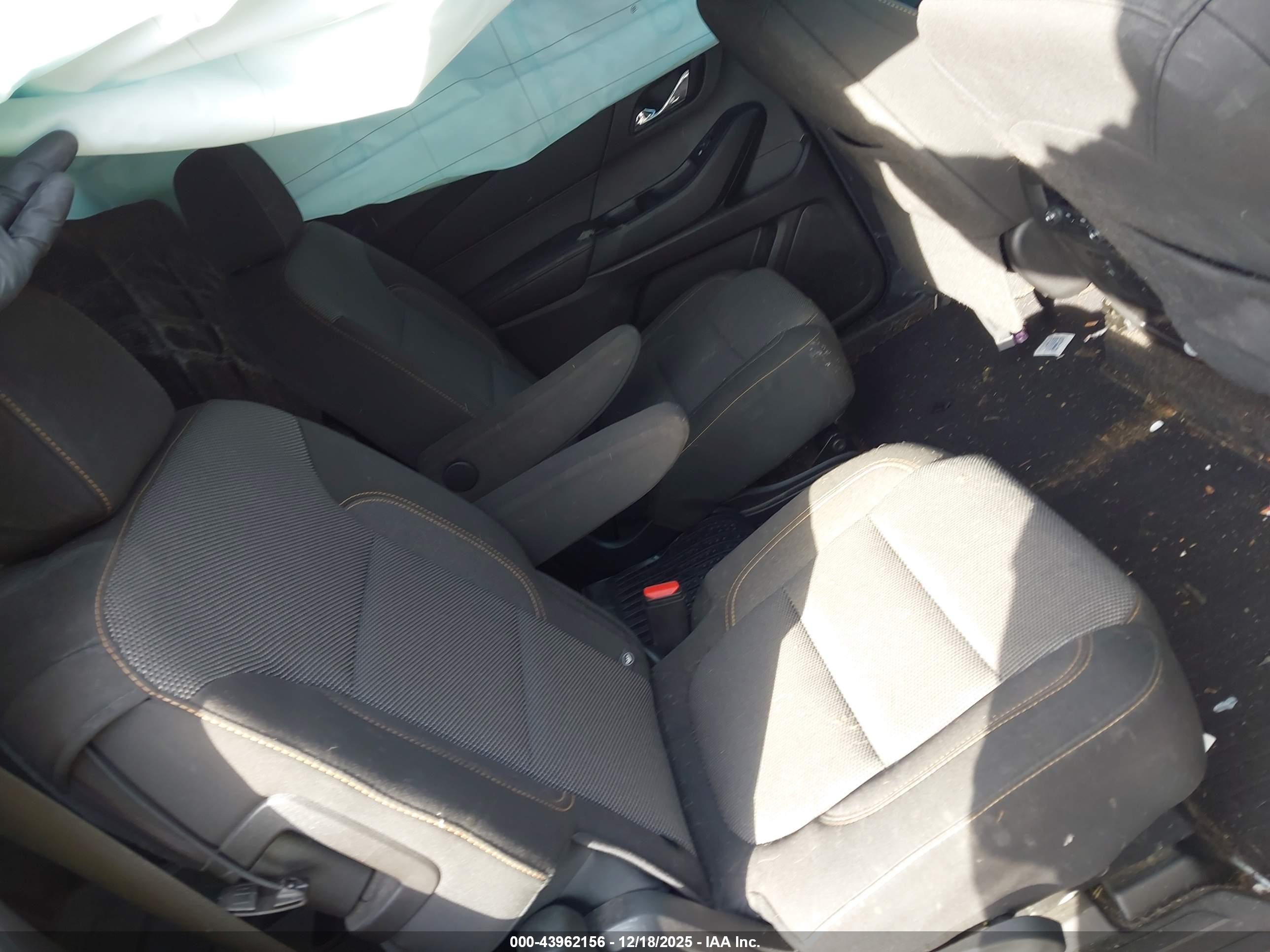 CHEVROLET TRAVERSE image 8