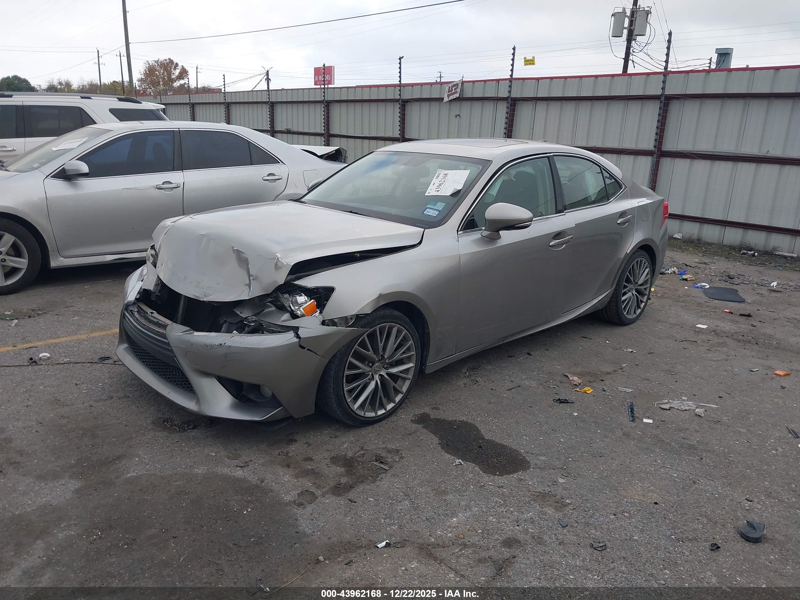 LEXUS IS image 2