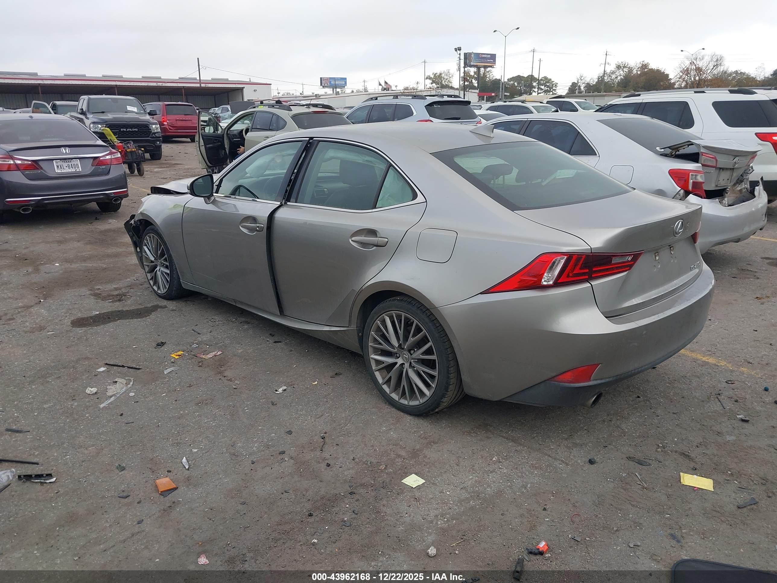 LEXUS IS image 3