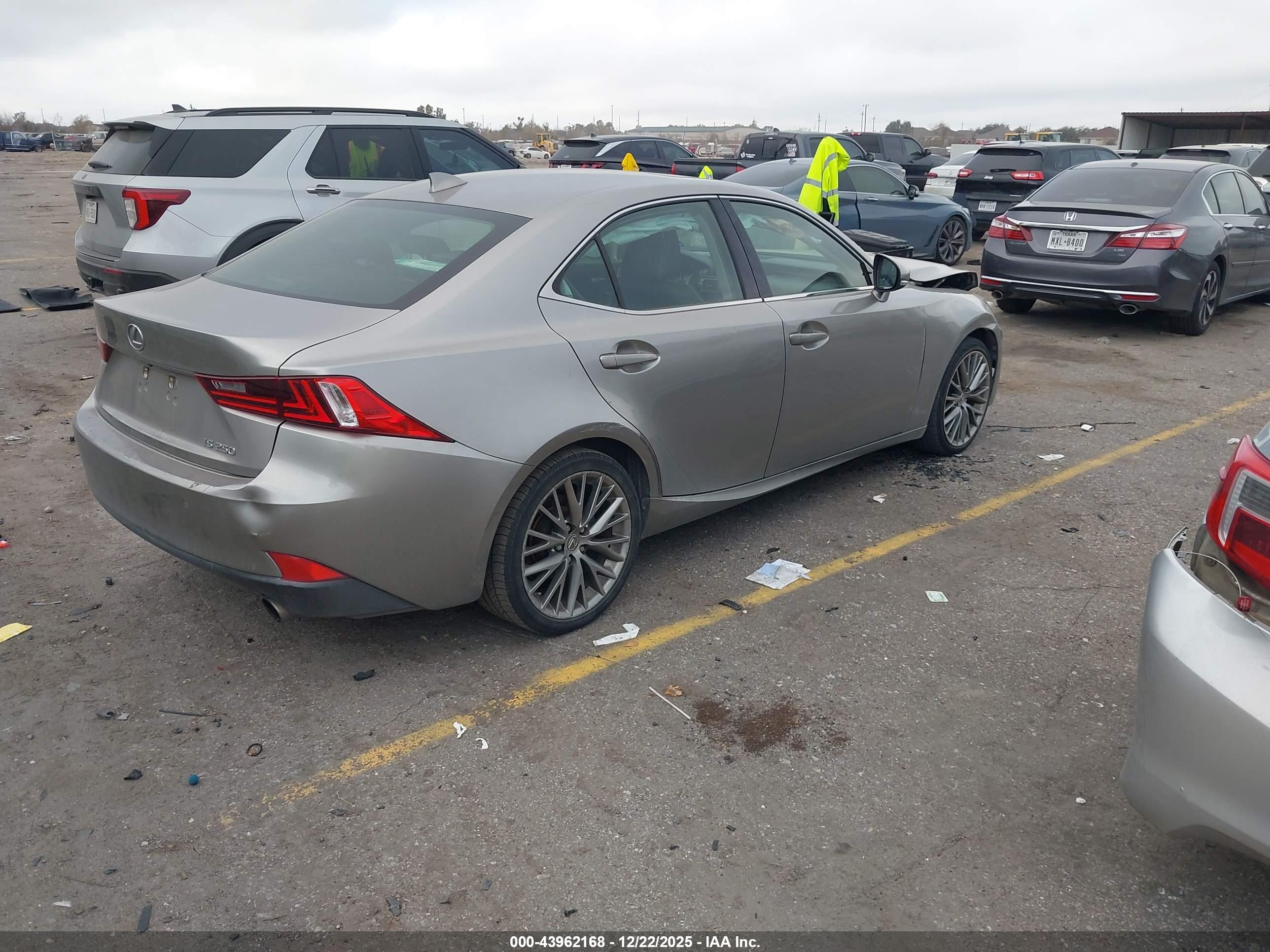 LEXUS IS image 4