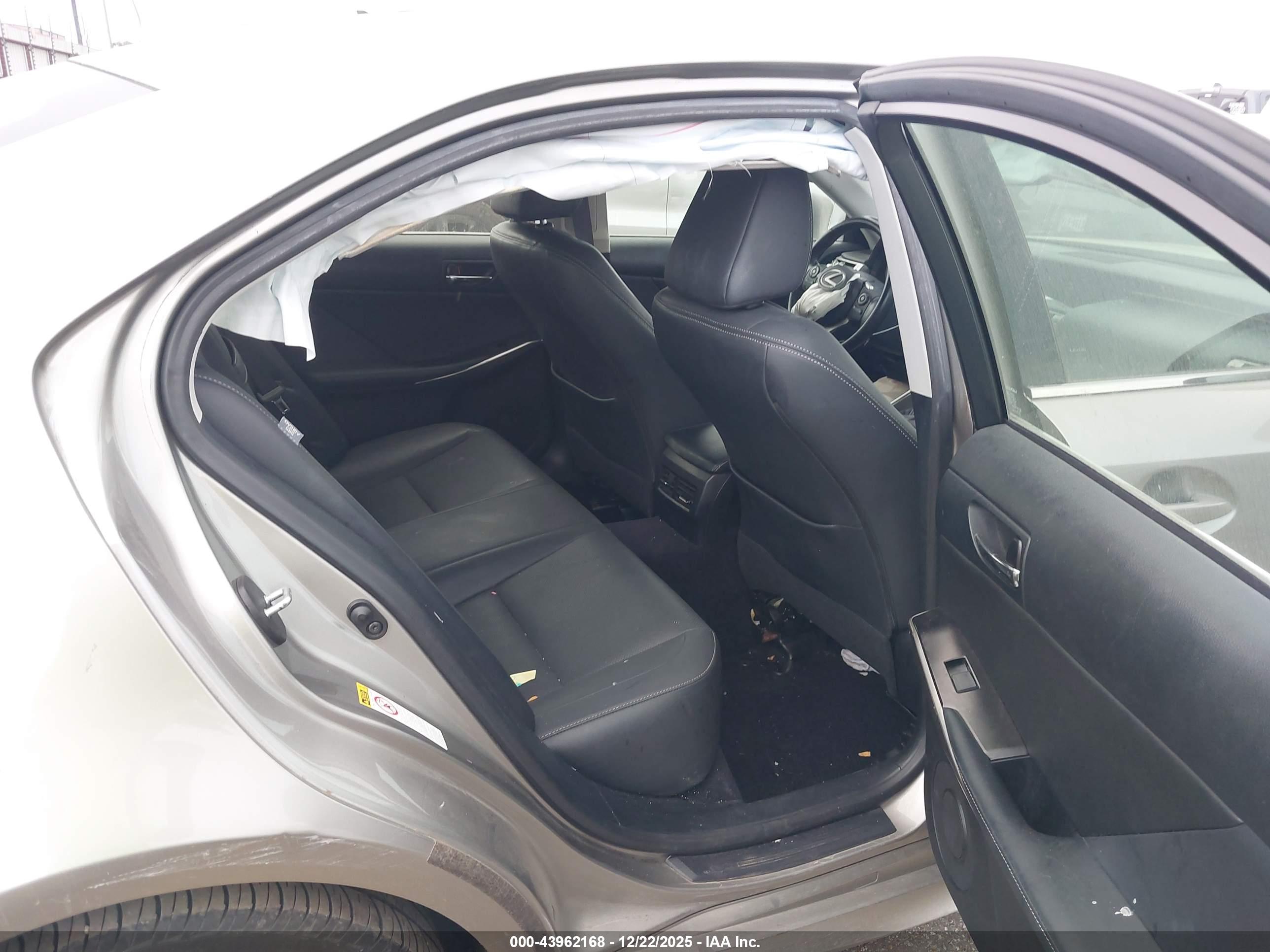 LEXUS IS image 8