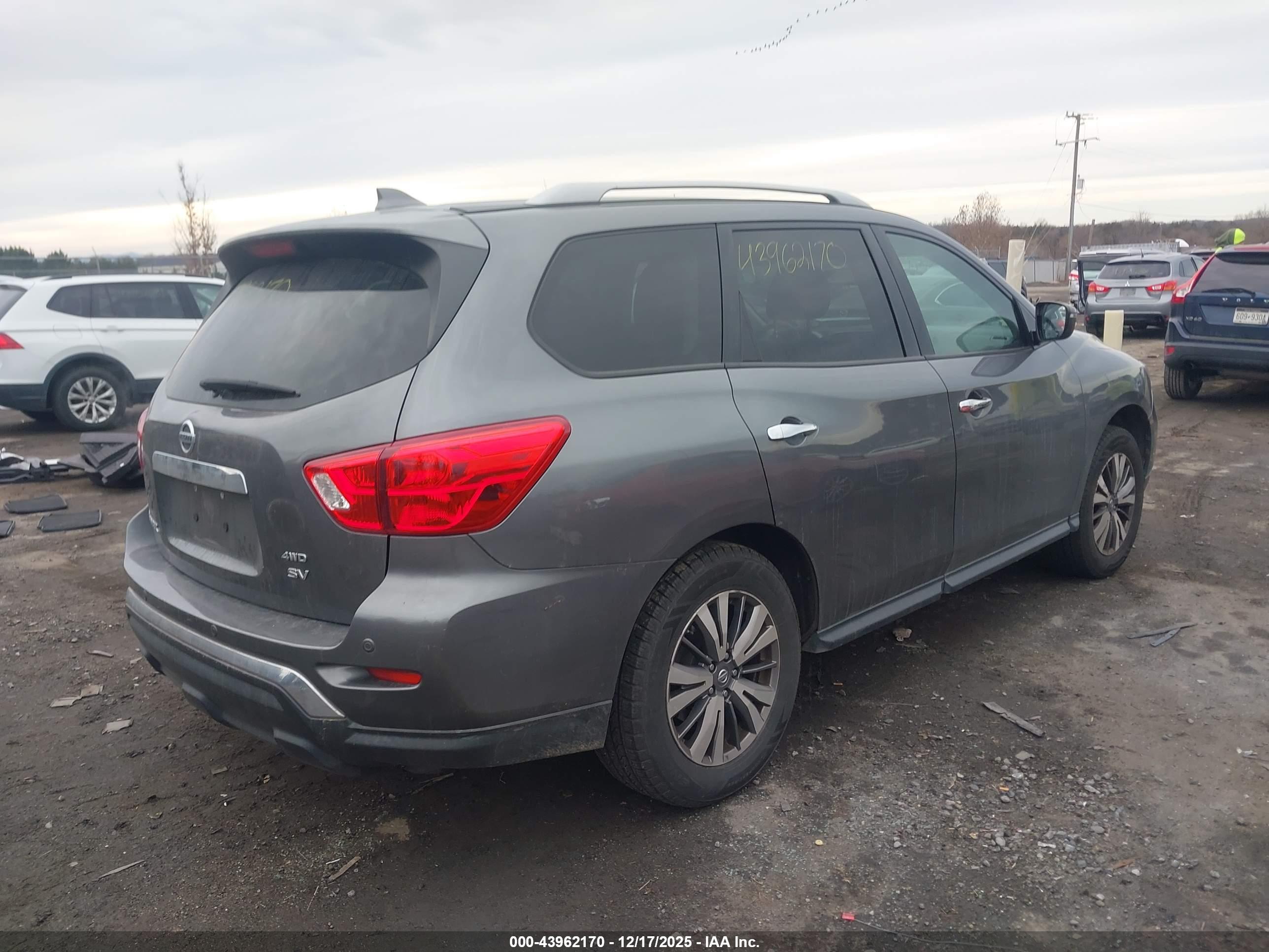 NISSAN PATHFINDER image 4