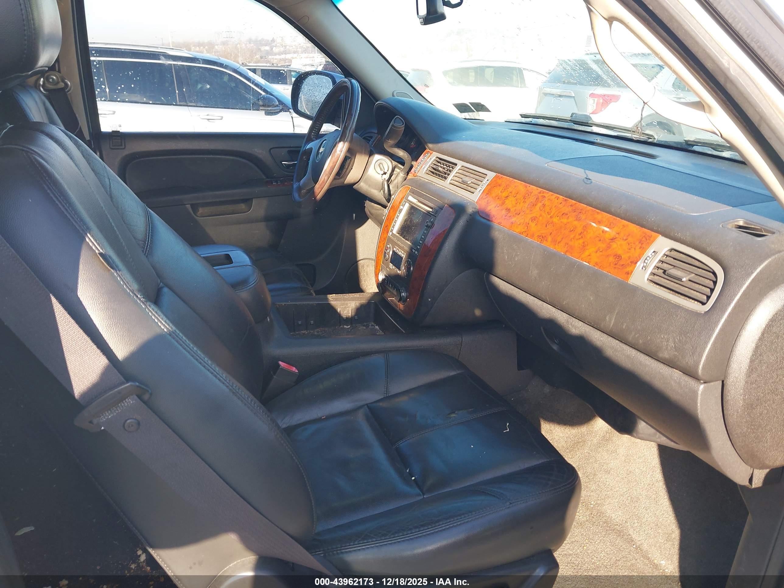 CHEVROLET TAHOE image 5
