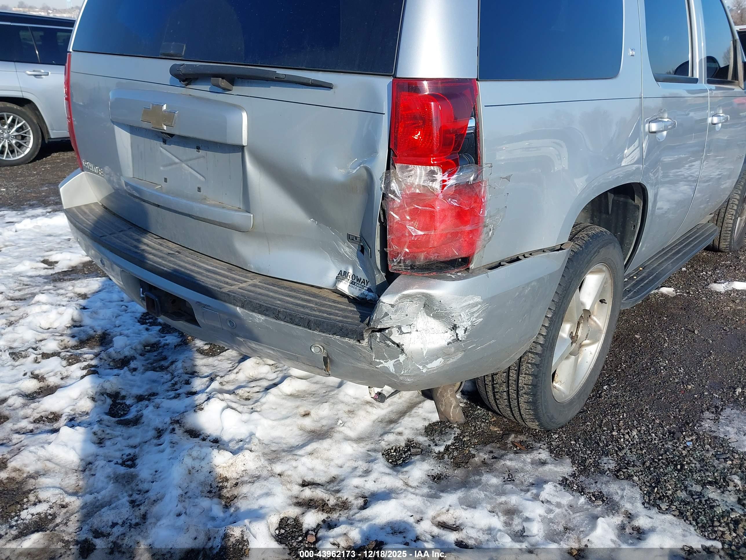 CHEVROLET TAHOE image 6