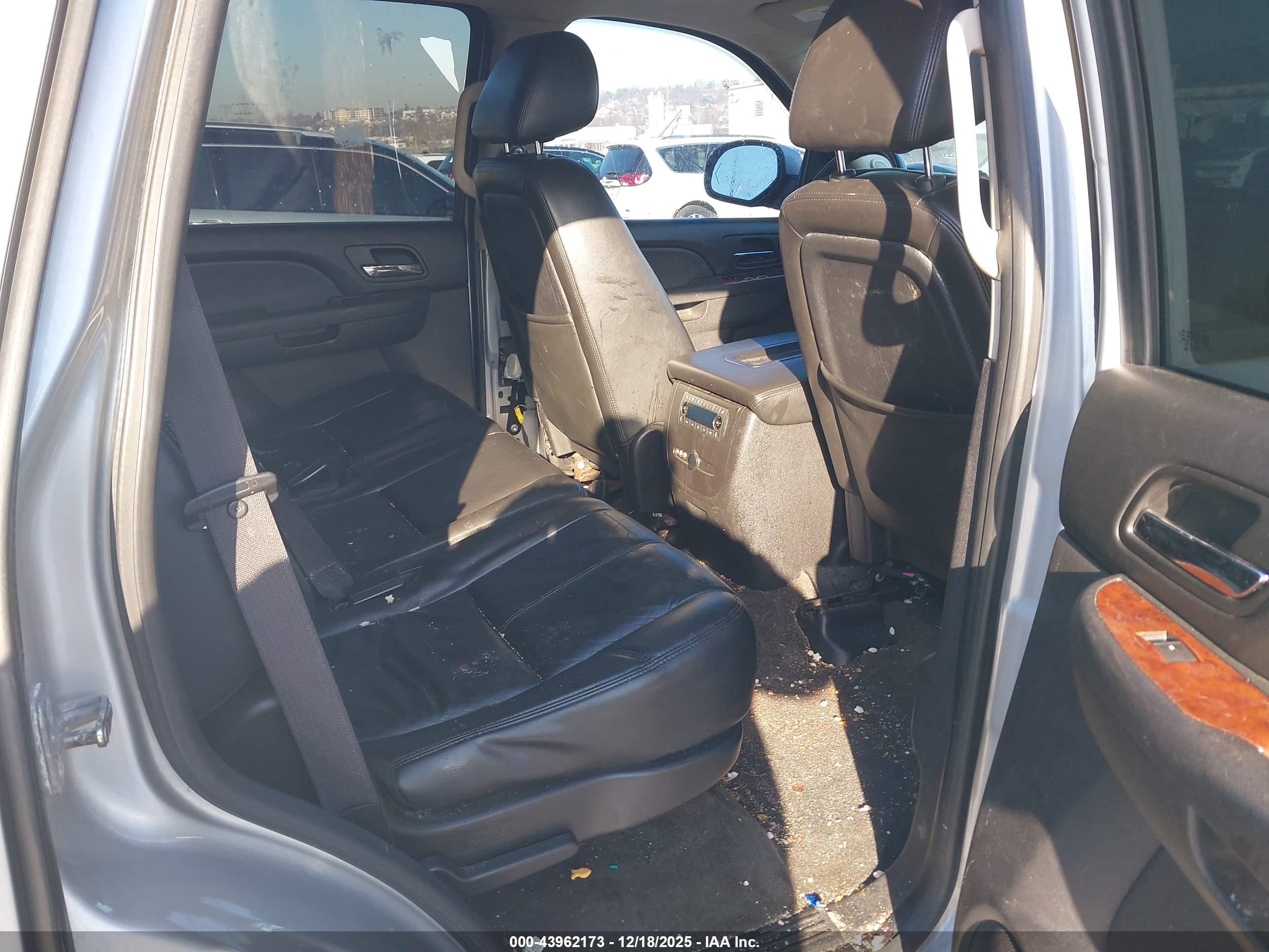 CHEVROLET TAHOE image 8