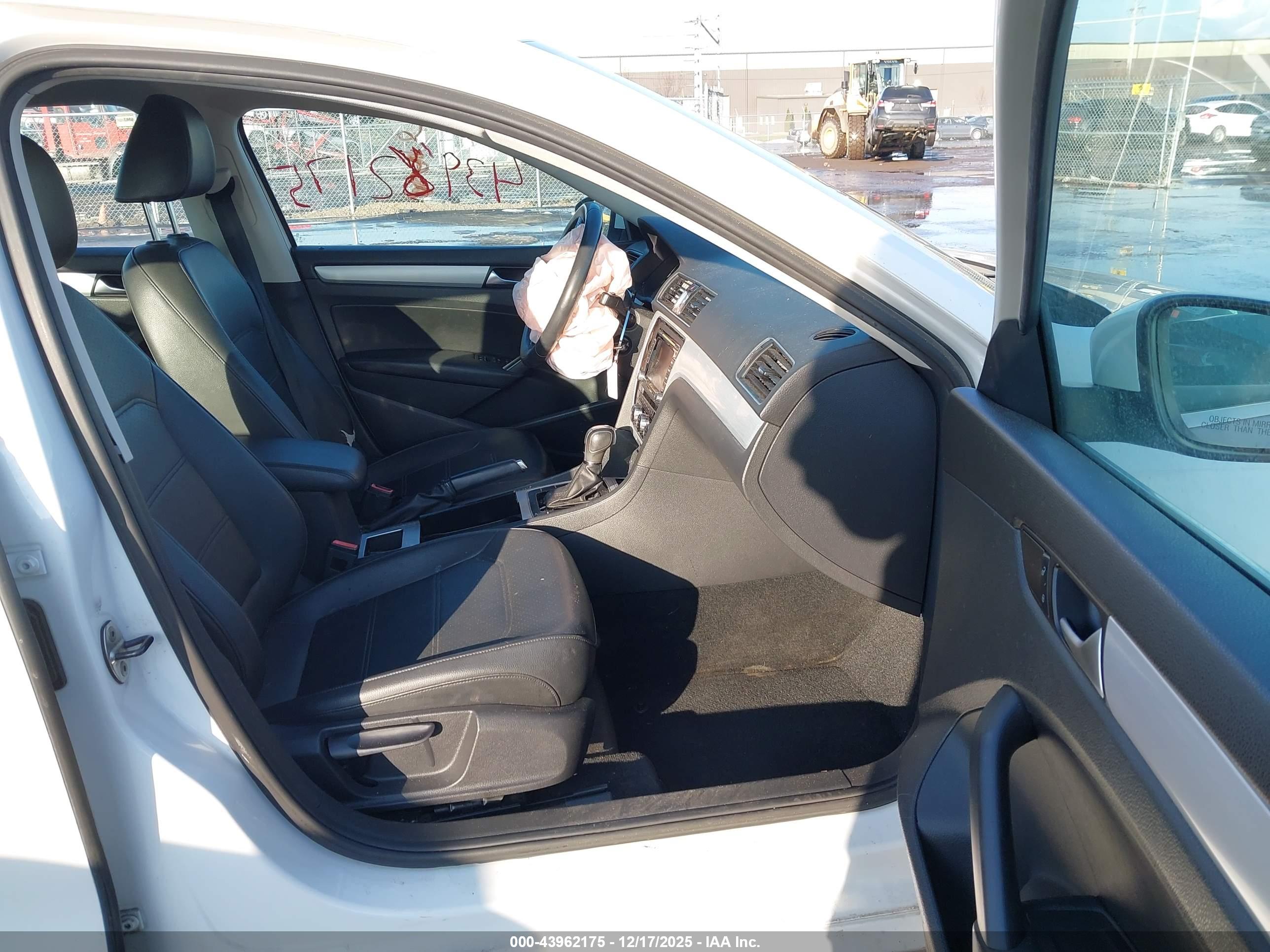 VOLKSWAGEN PASSAT image 5