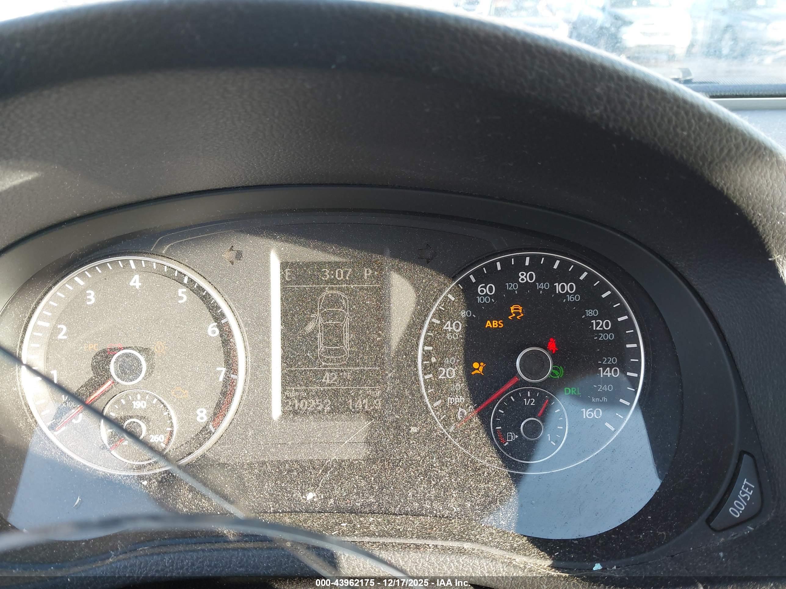 VOLKSWAGEN PASSAT image 7