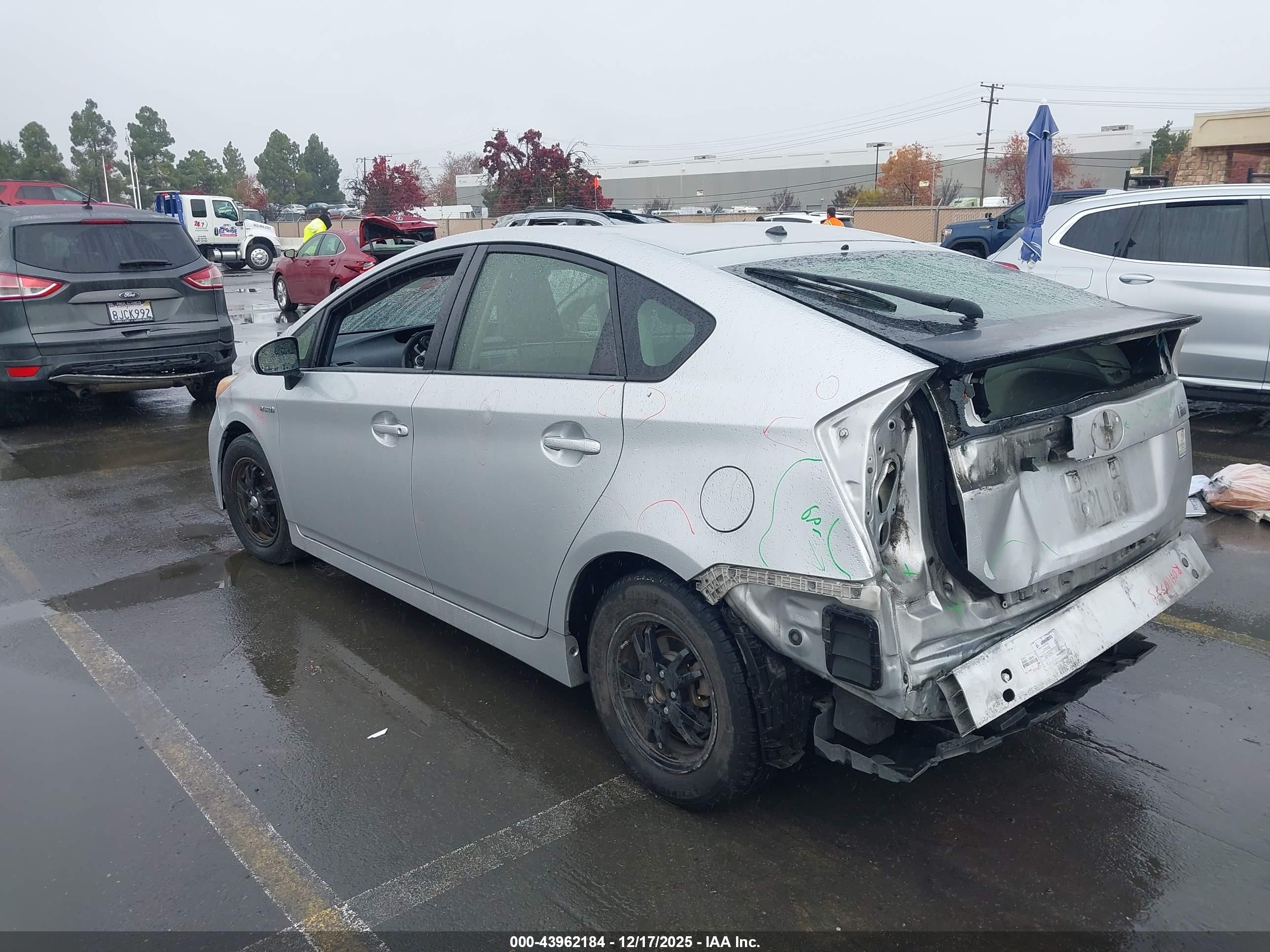 TOYOTA PRIUS image 3