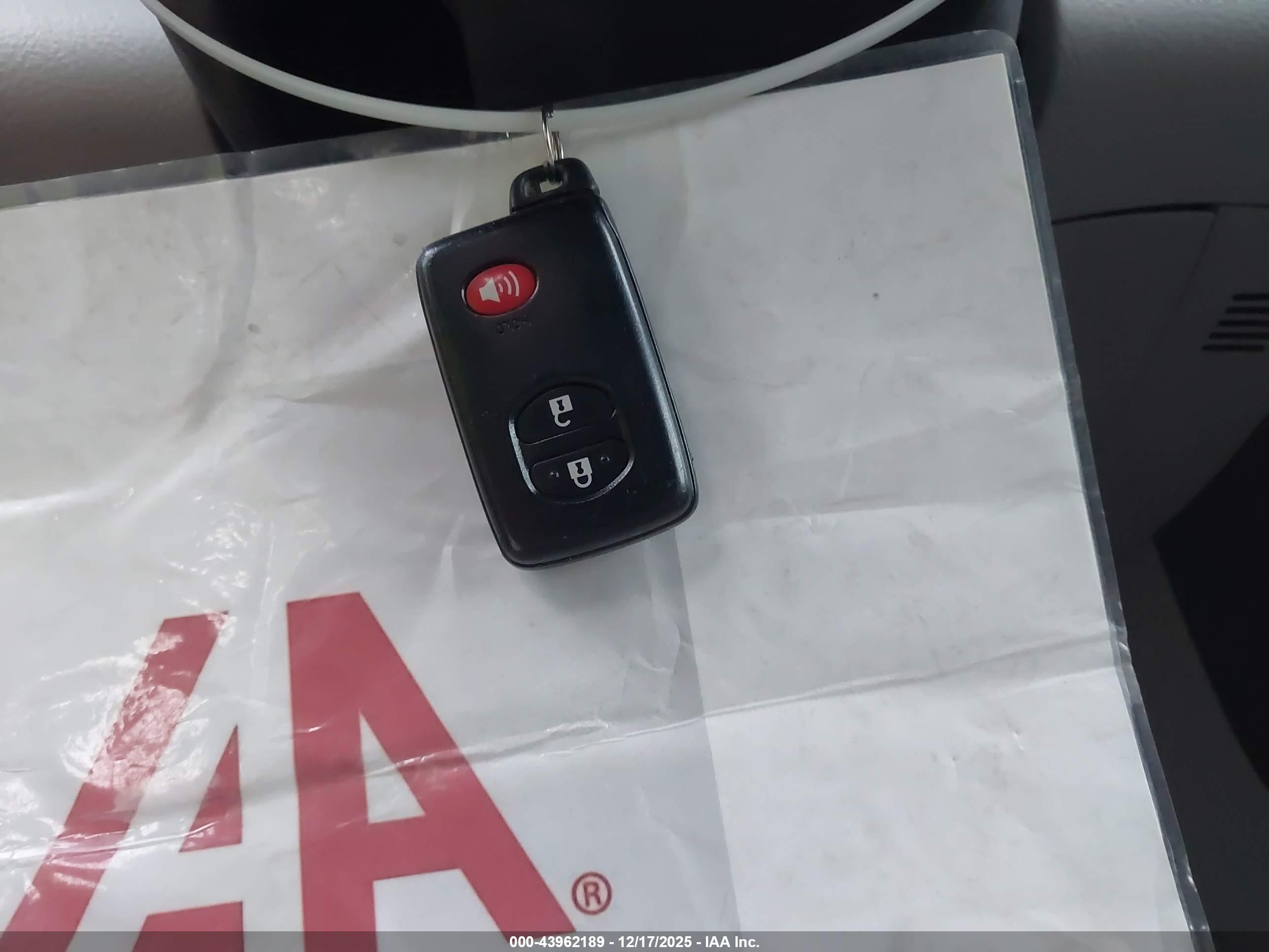 TOYOTA RAV4 image 11