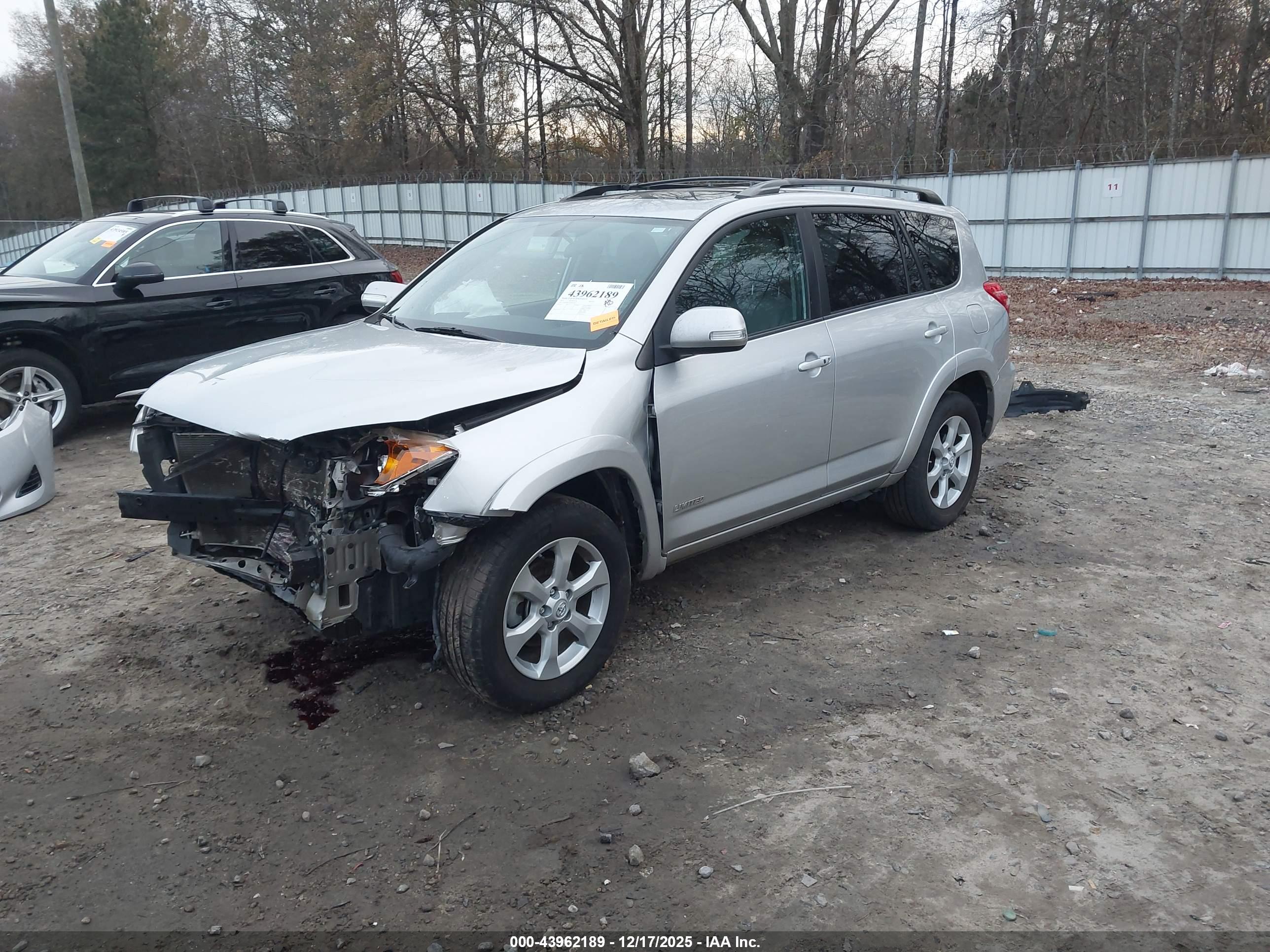 TOYOTA RAV4 image 2