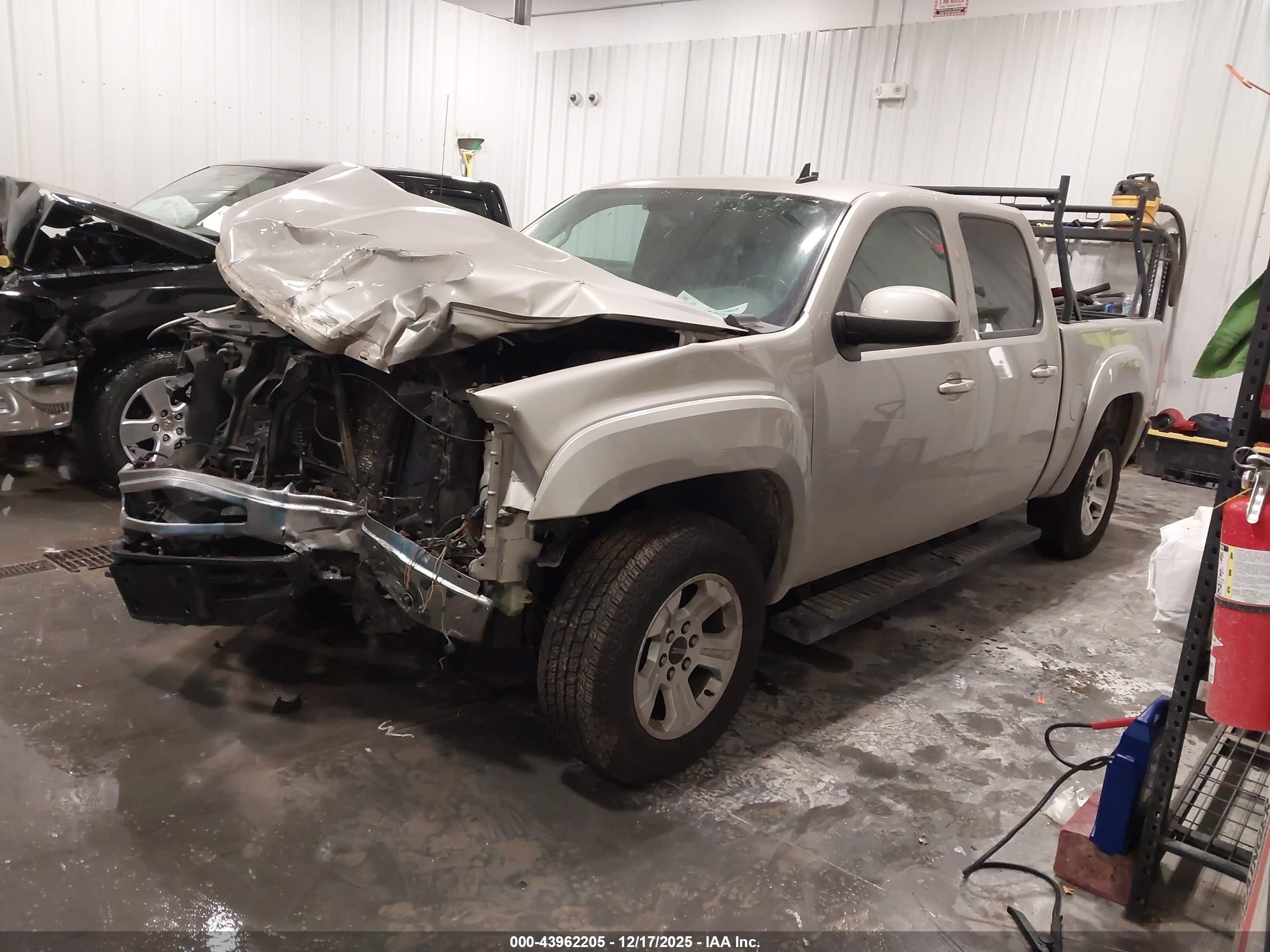 GMC SIERRA image 2