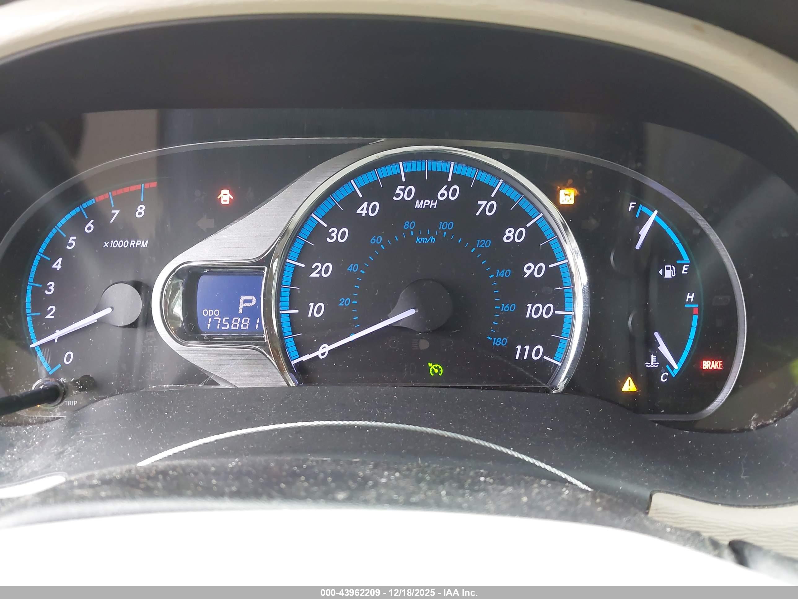 TOYOTA SIENNA image 7