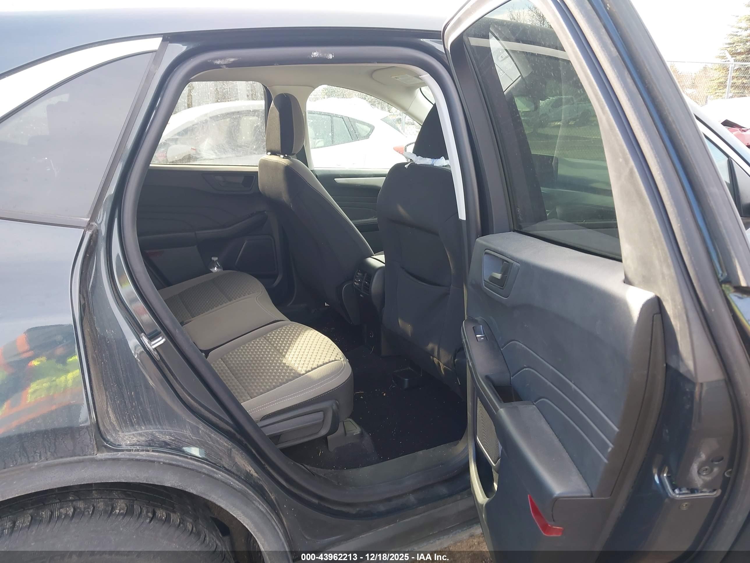 FORD ESCAPE image 8