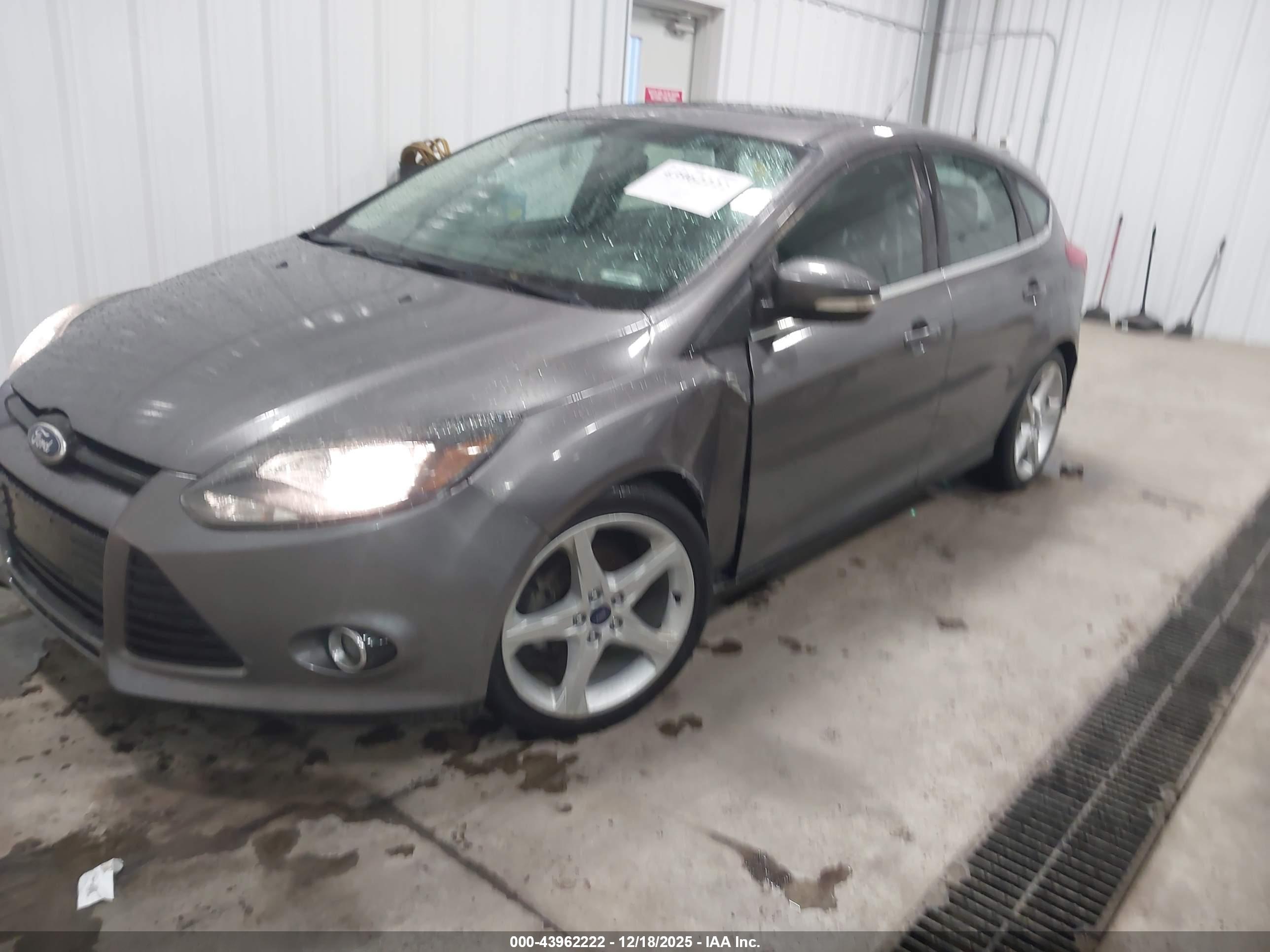 FORD FOCUS image 2