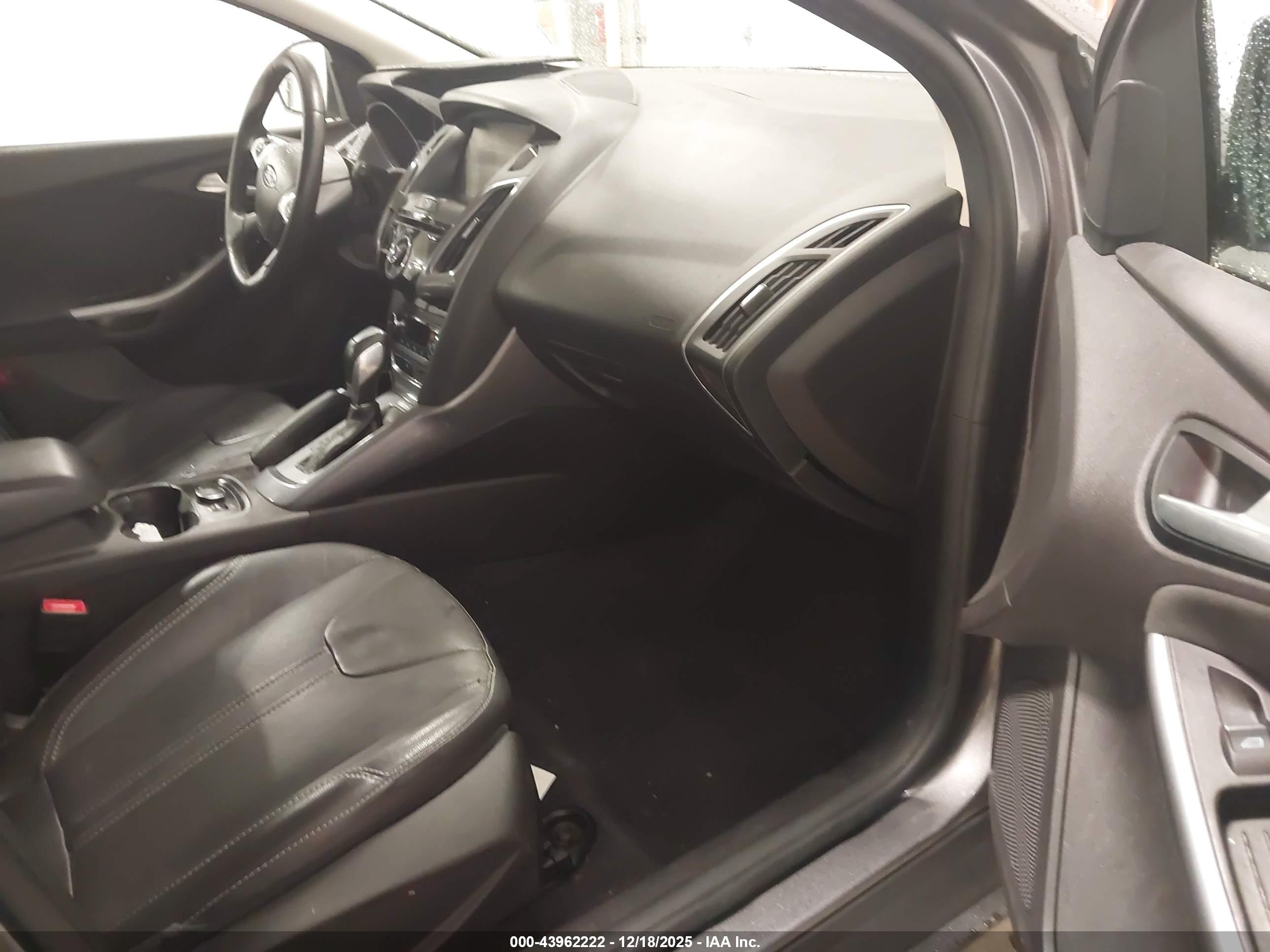 FORD FOCUS image 5