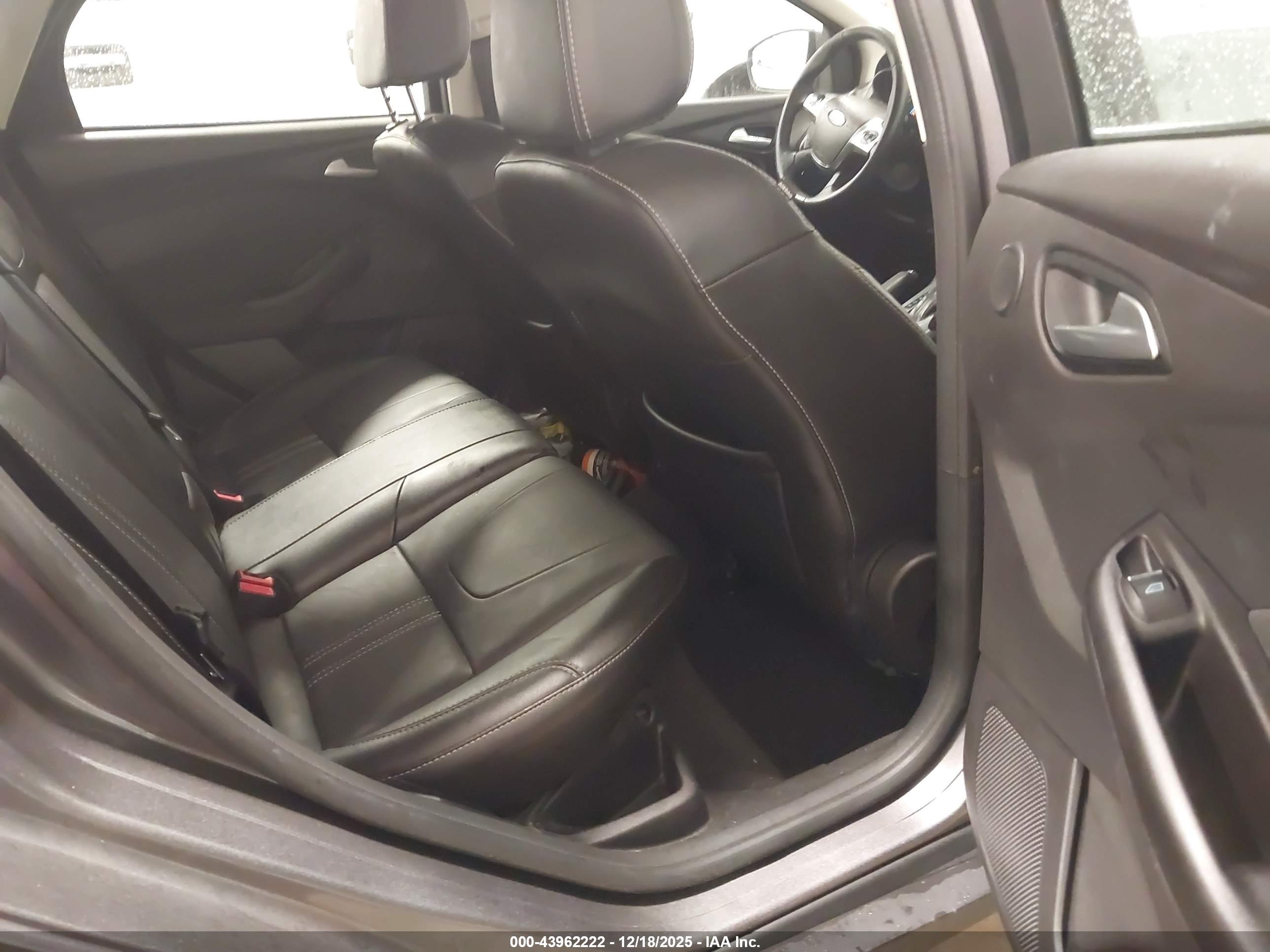 FORD FOCUS image 8