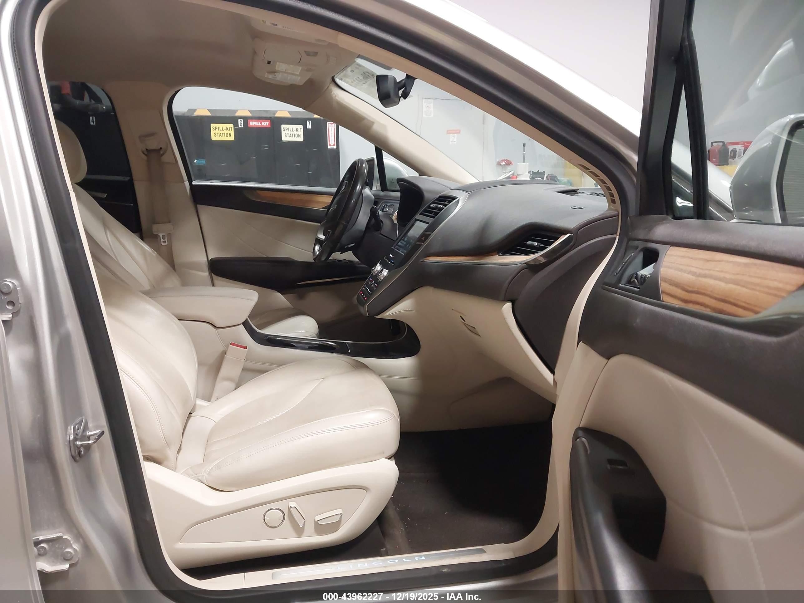 LINCOLN MKC image 5